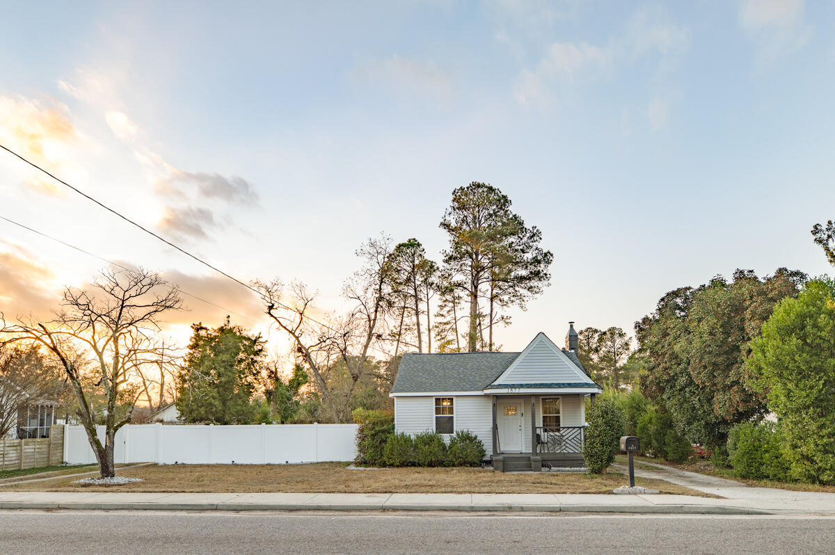 1877 Kissingbower Road Property Photo 5