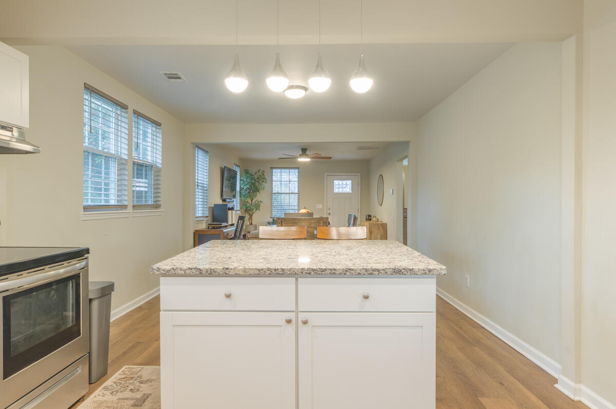 1877 Kissingbower Road Property Photo 9