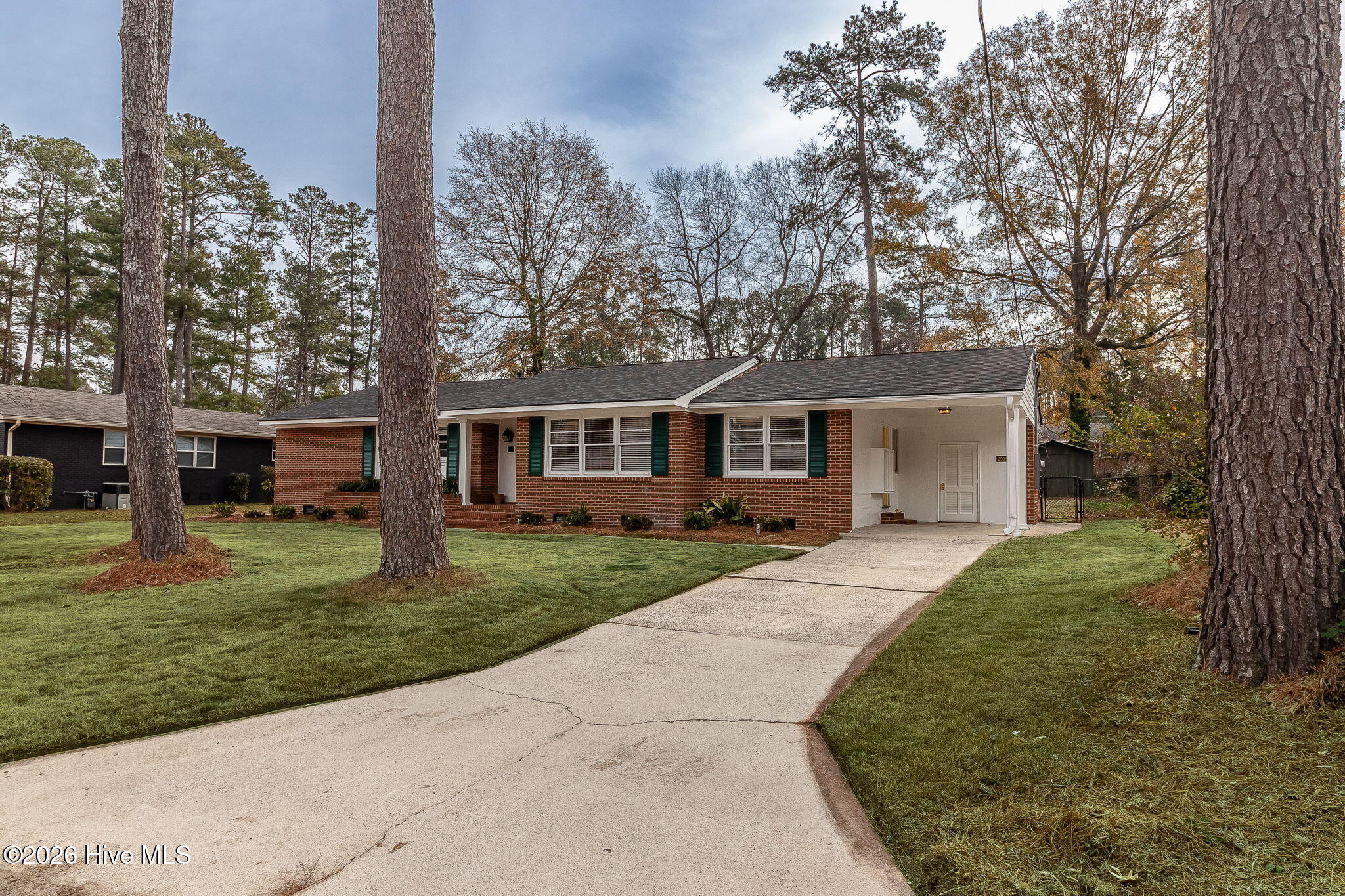 2908 Stratford Drive Property Photo 3
