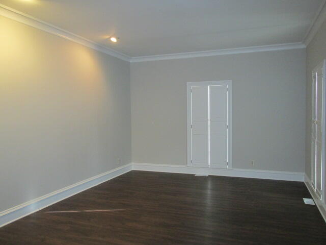 6 Conifer Square Property Photo 2
