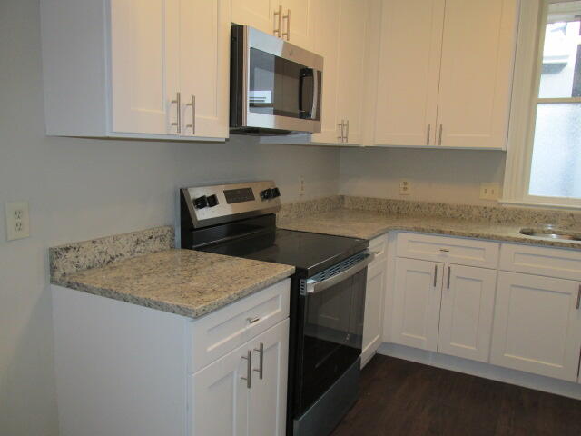 6 Conifer Square Property Photo 10