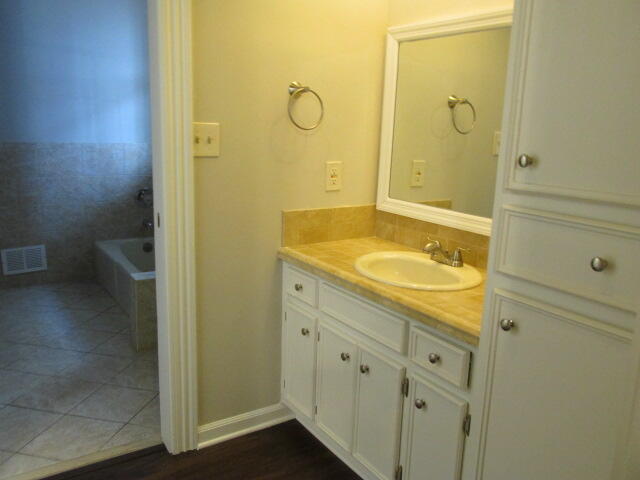 6 Conifer Square Property Photo 16