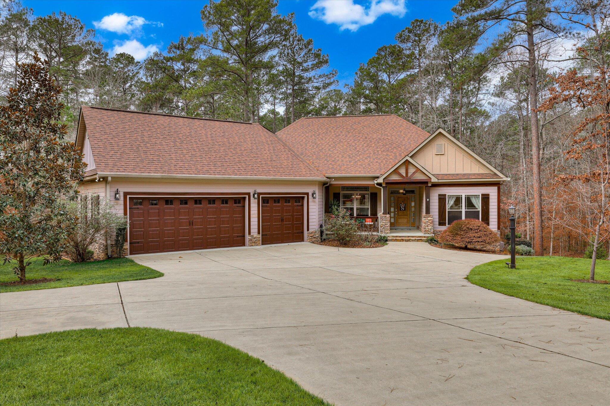 185 Bereau Drive Property Photo 3