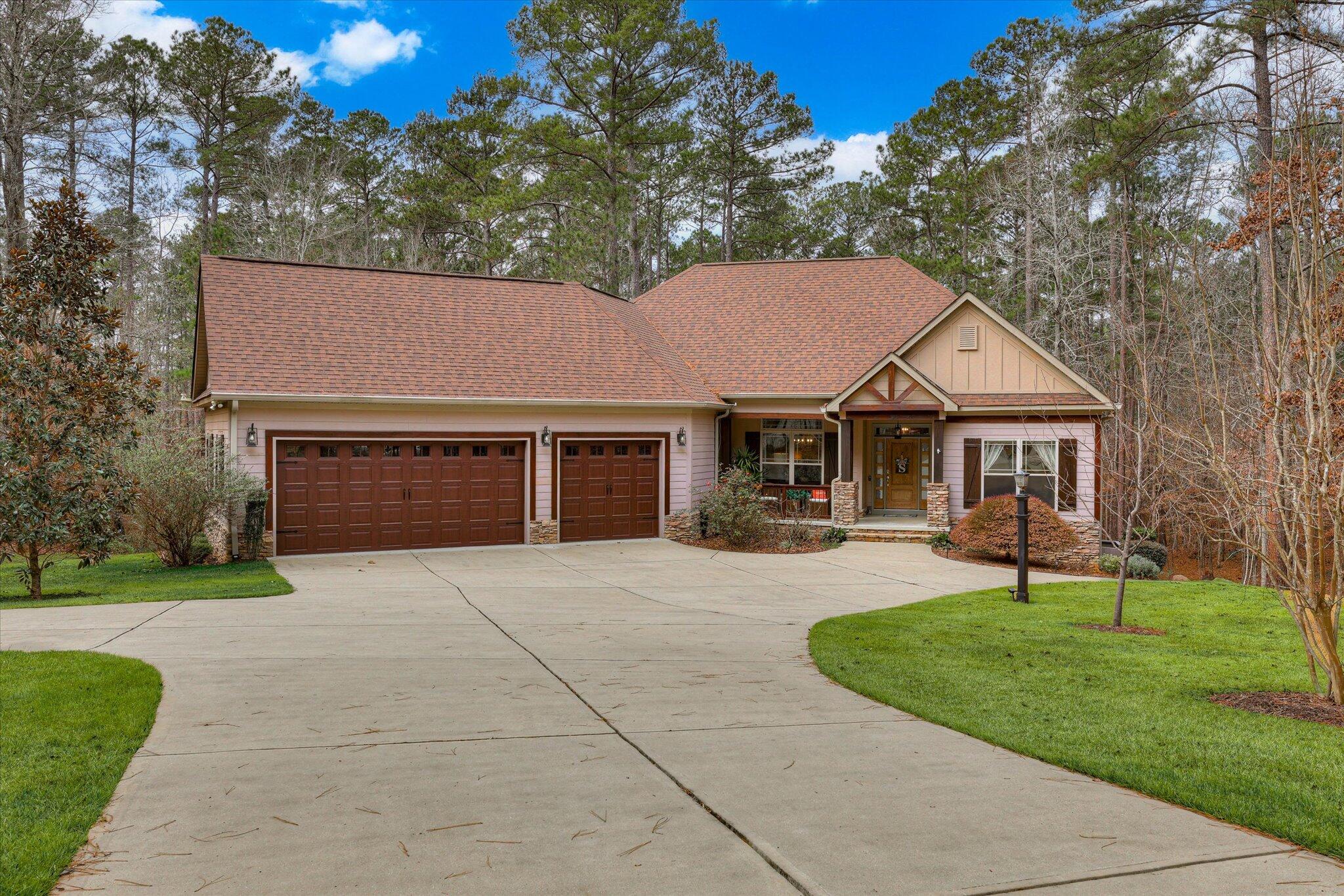 185 Bereau Drive Property Photo 4