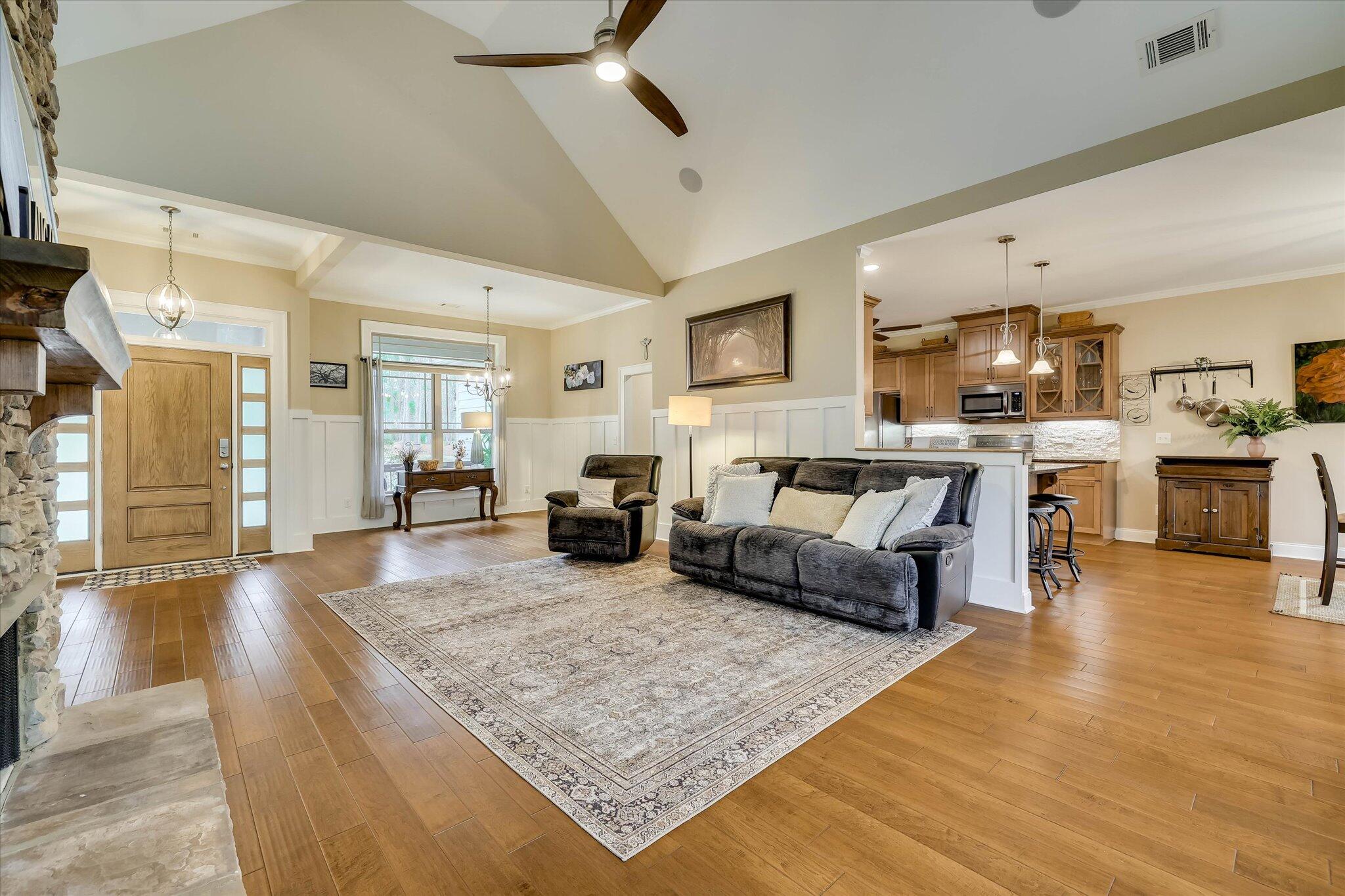 185 Bereau Drive Property Photo 11