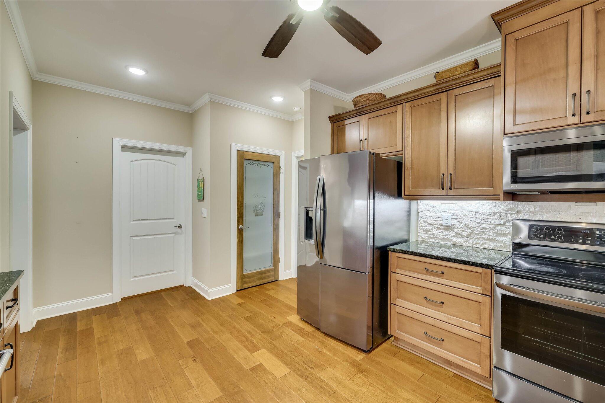 185 Bereau Drive Property Photo 13