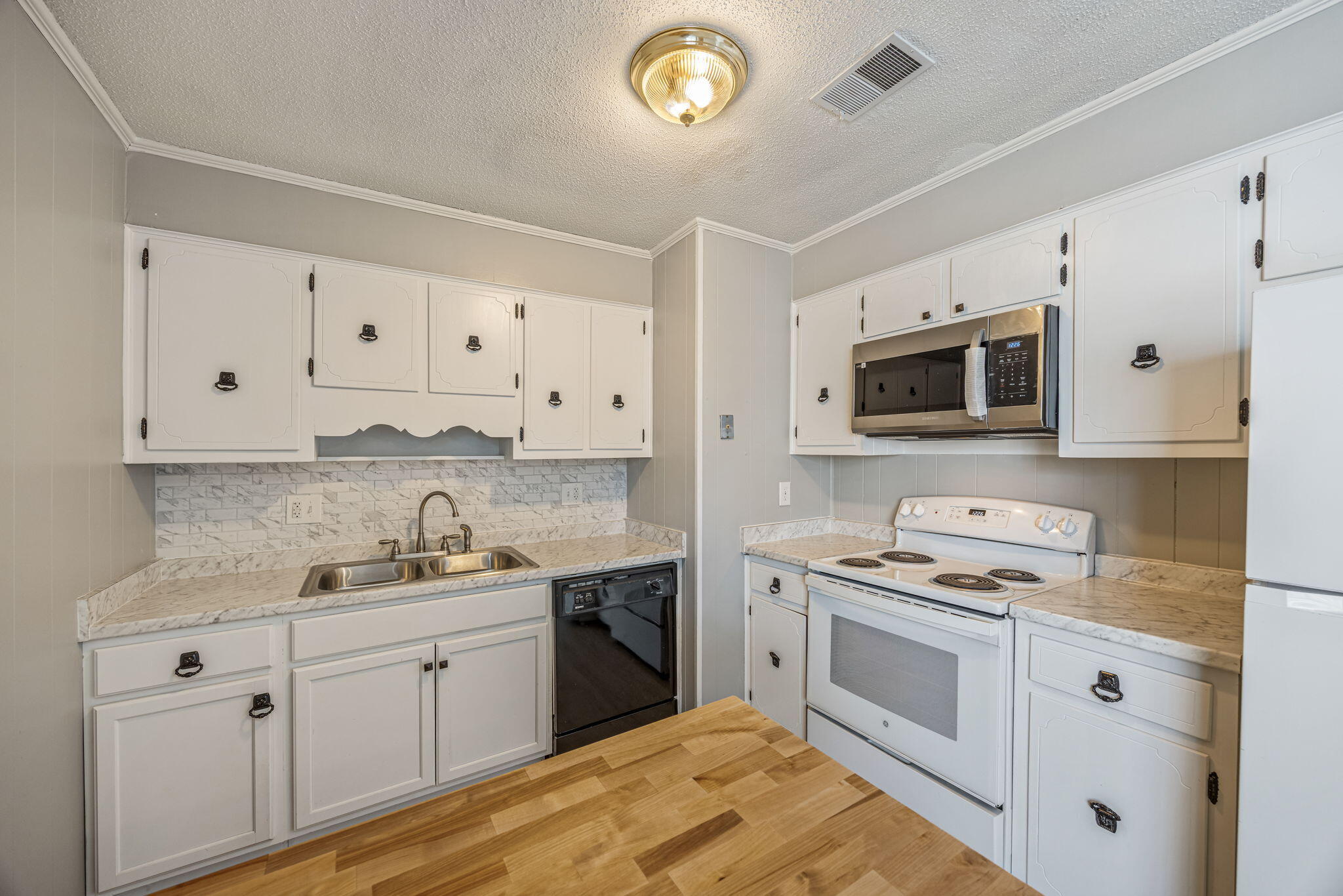 2965 Meadowbrook Drive Property Photo 4
