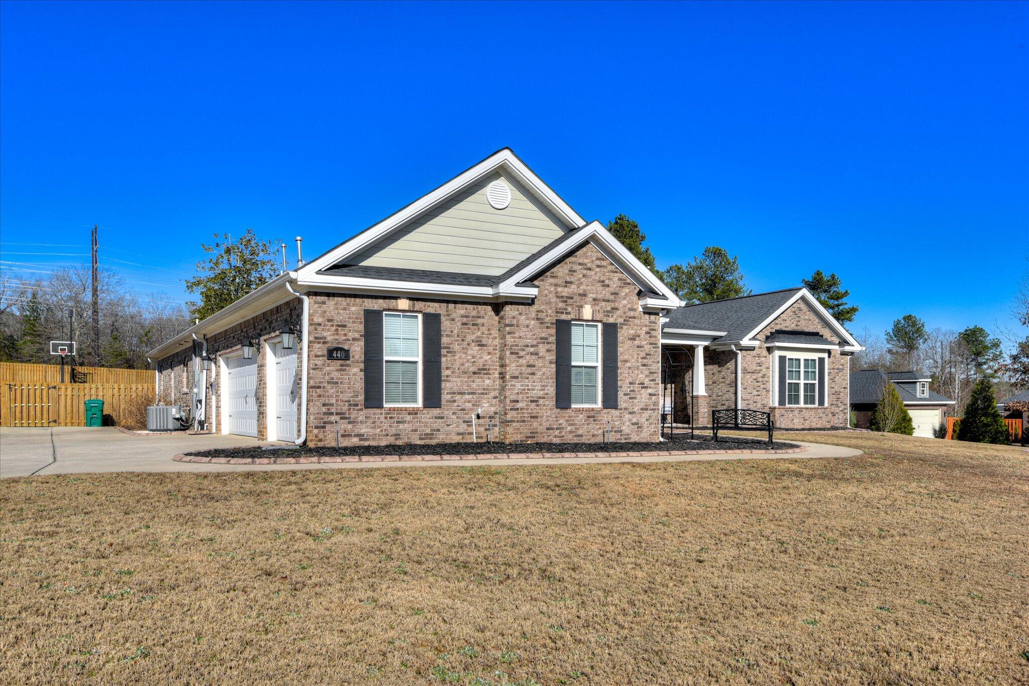 440 Bellingham Drive Property Photo 3