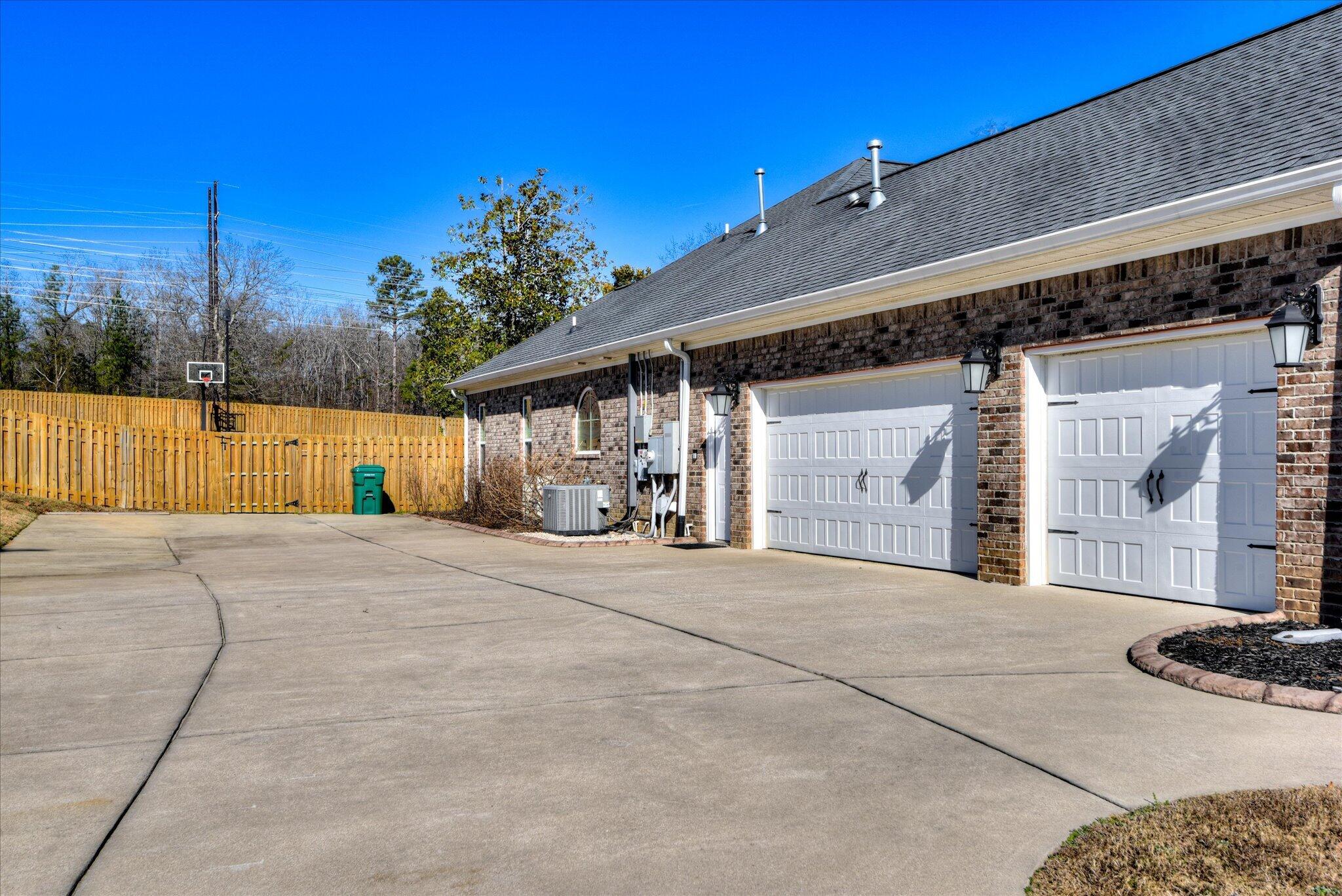 440 Bellingham Drive Property Photo 4