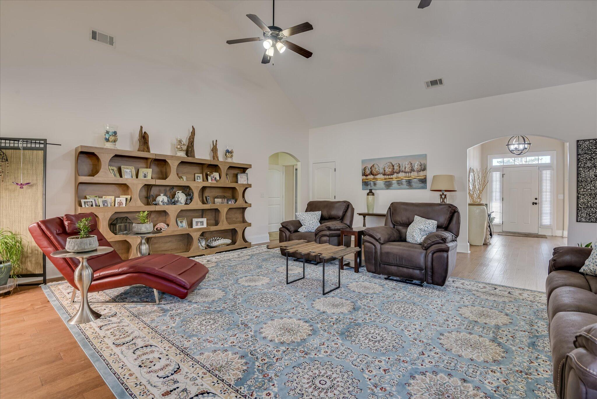 440 Bellingham Drive Property Photo 13
