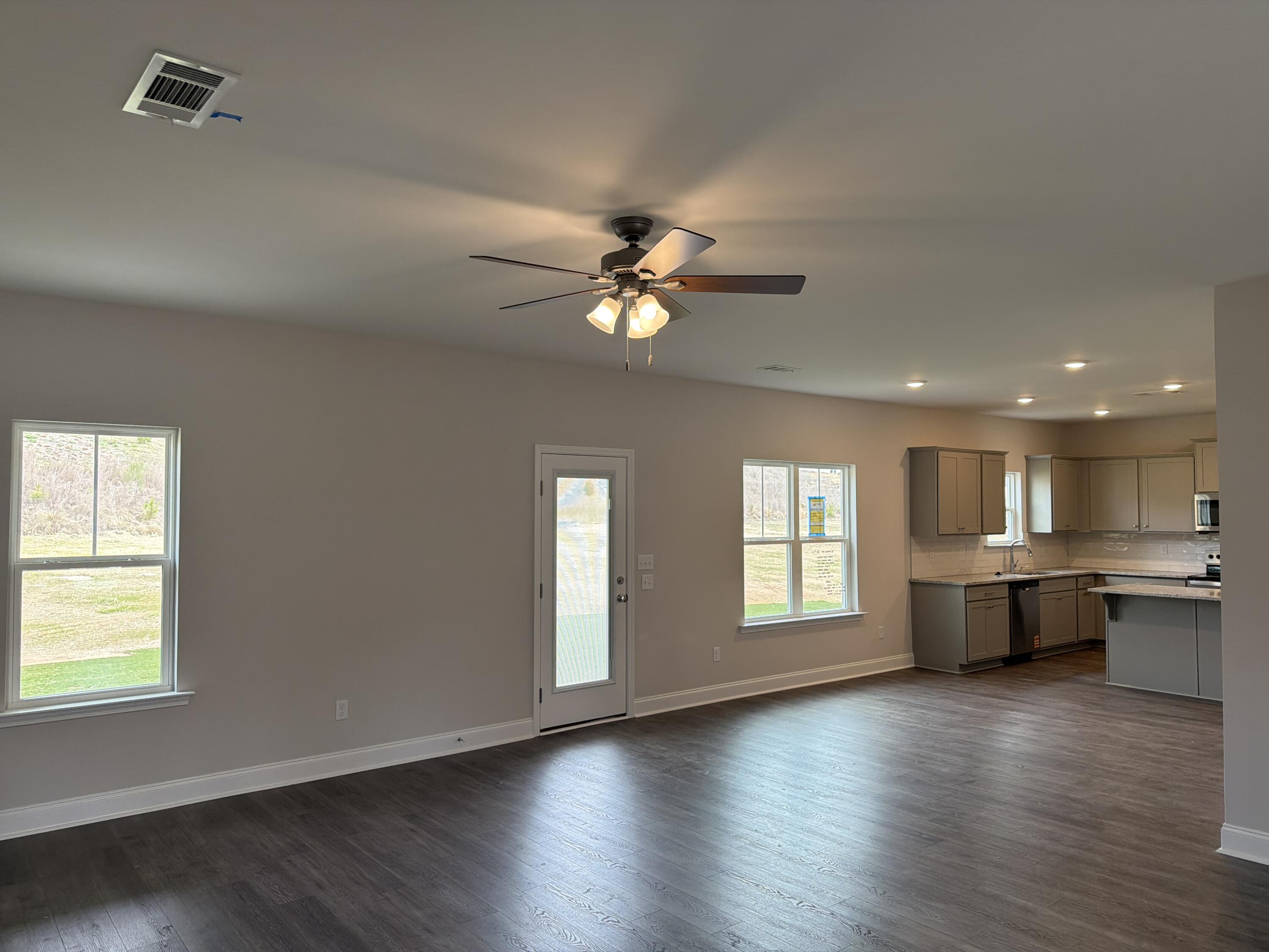 1320 Elias Station Property Photo 4