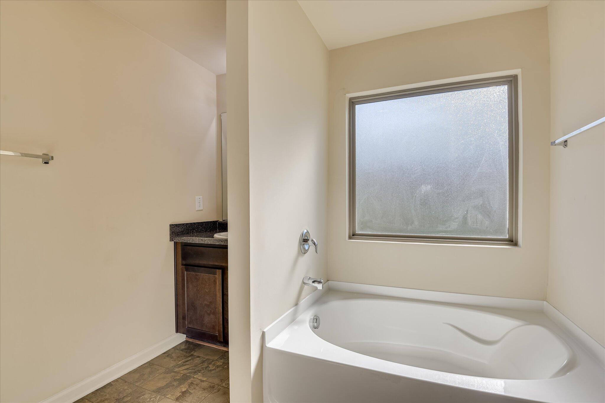 4703 Southwind Road Property Photo 33