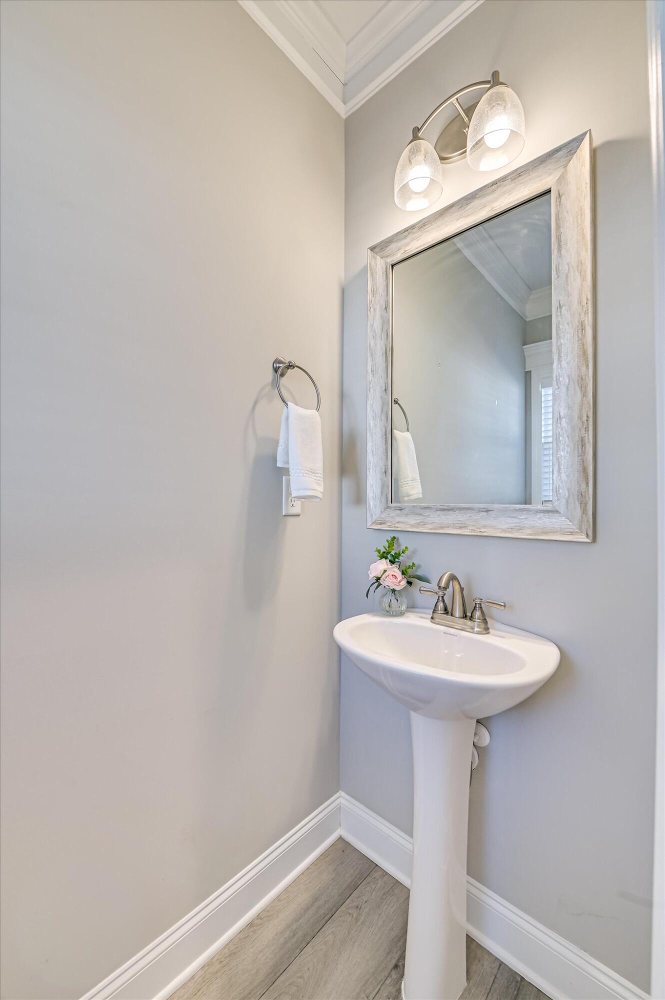 1067 Linsmore Avenue Property Photo 4