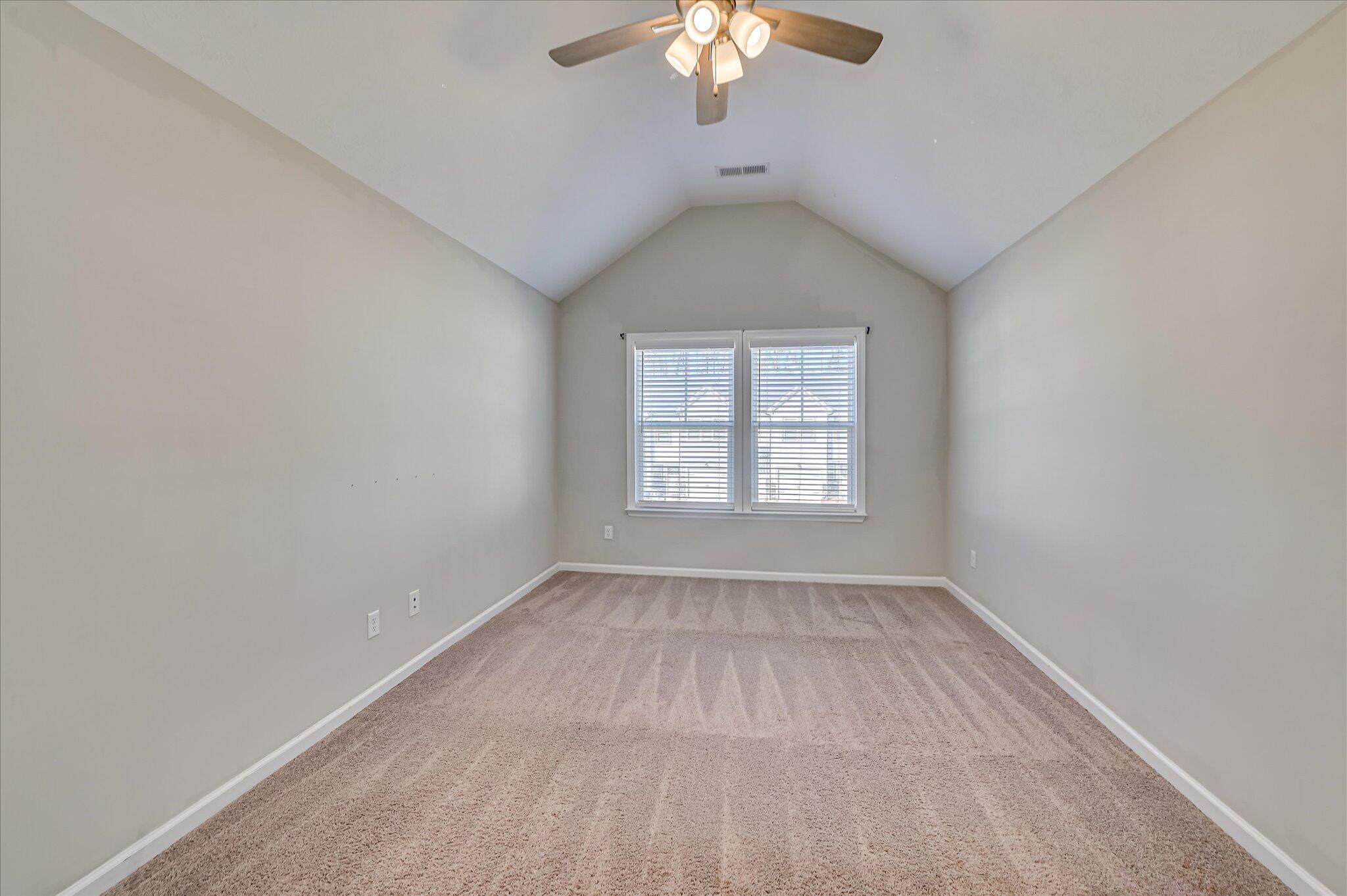 1067 Linsmore Avenue Property Photo 12