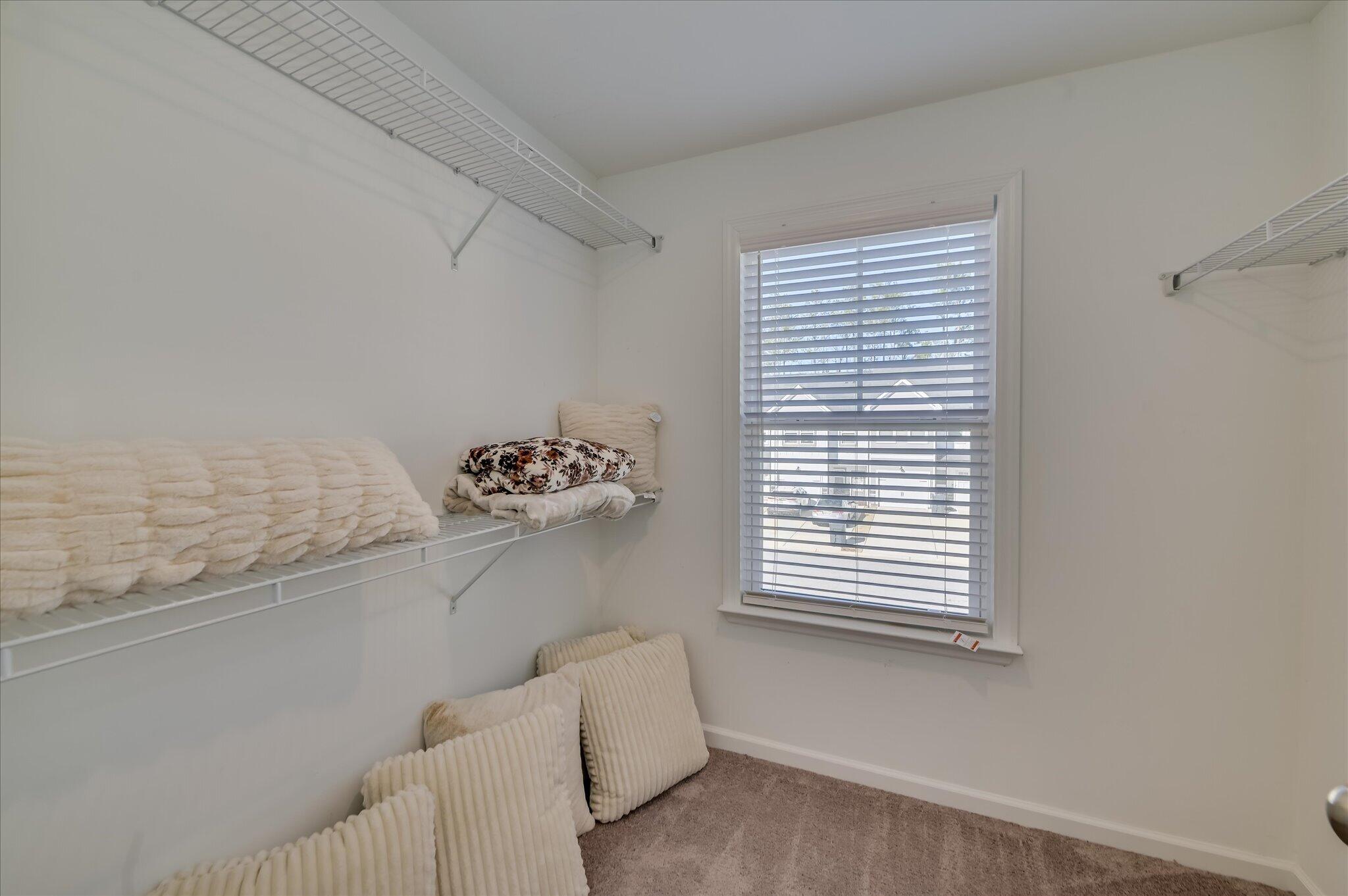 1067 Linsmore Avenue Property Photo 15