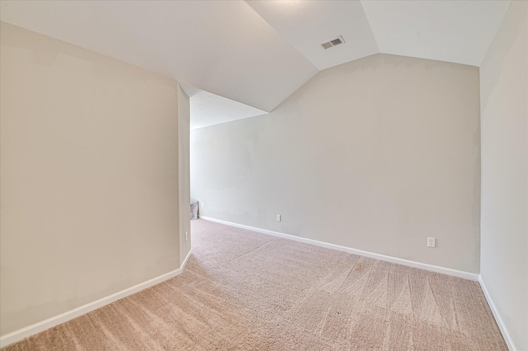 1067 Linsmore Avenue Property Photo 19