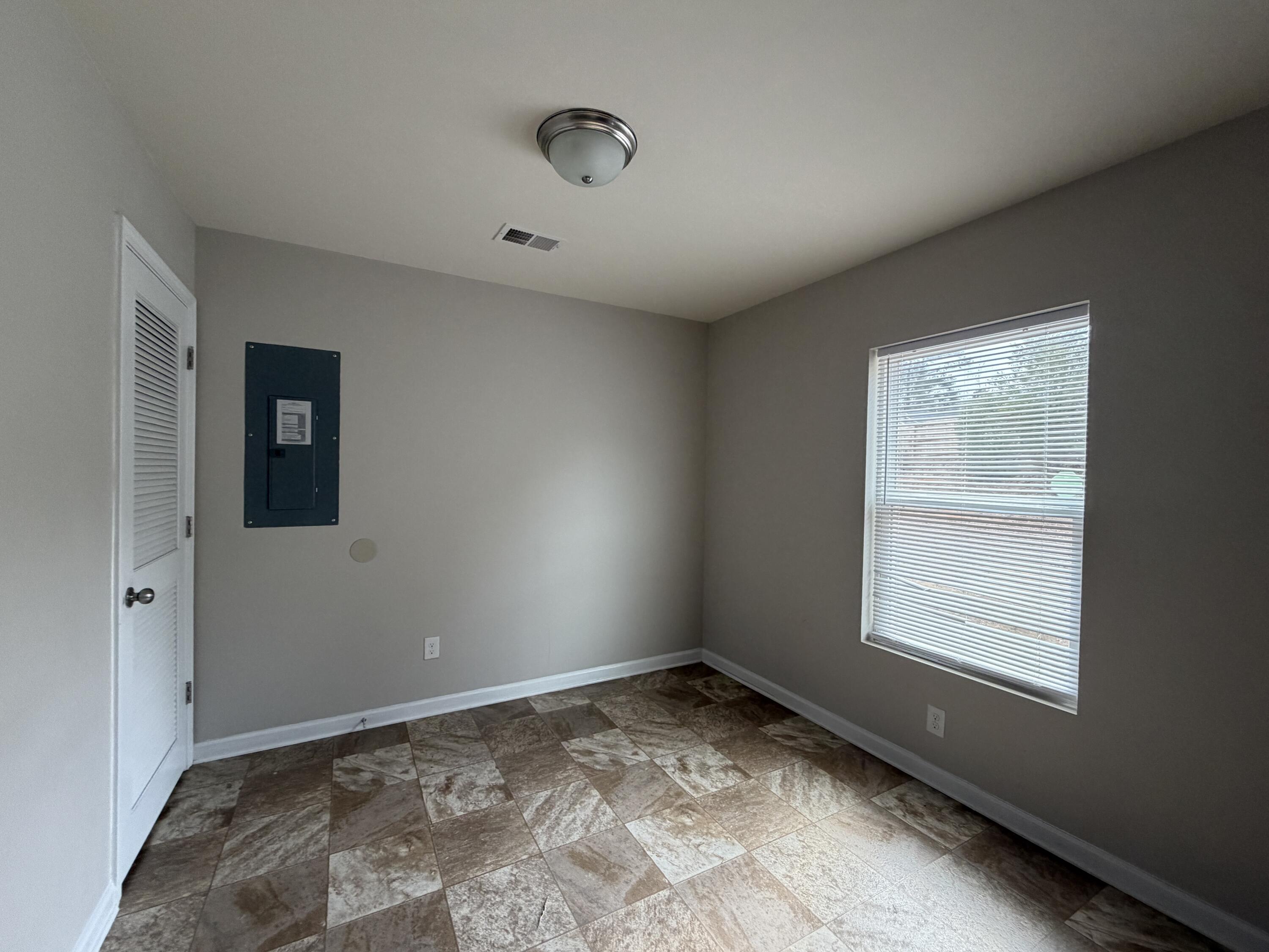 4010 Rambling Way Property Photo 5