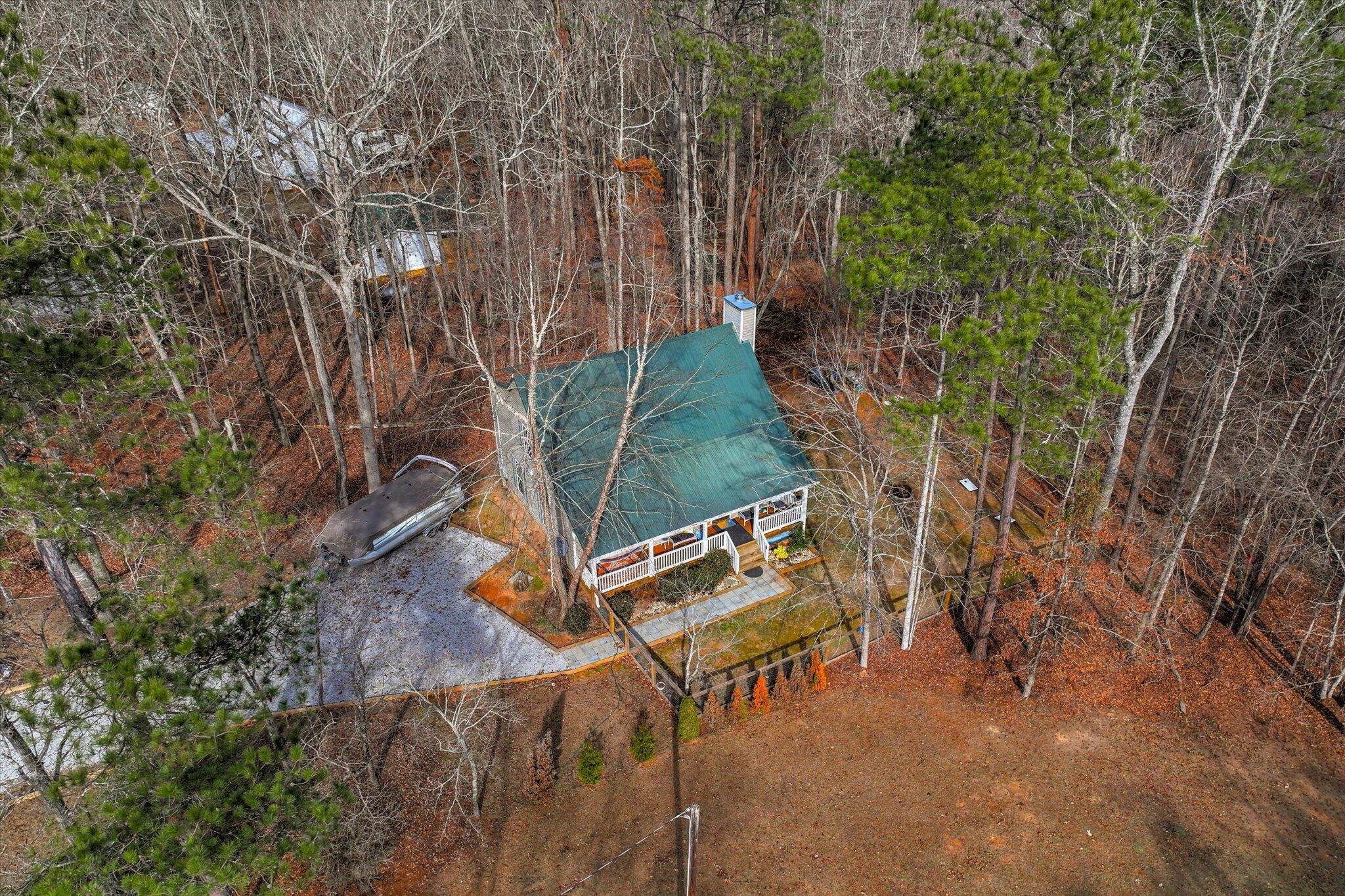 1442 Shore Line Drive Property Photo 4