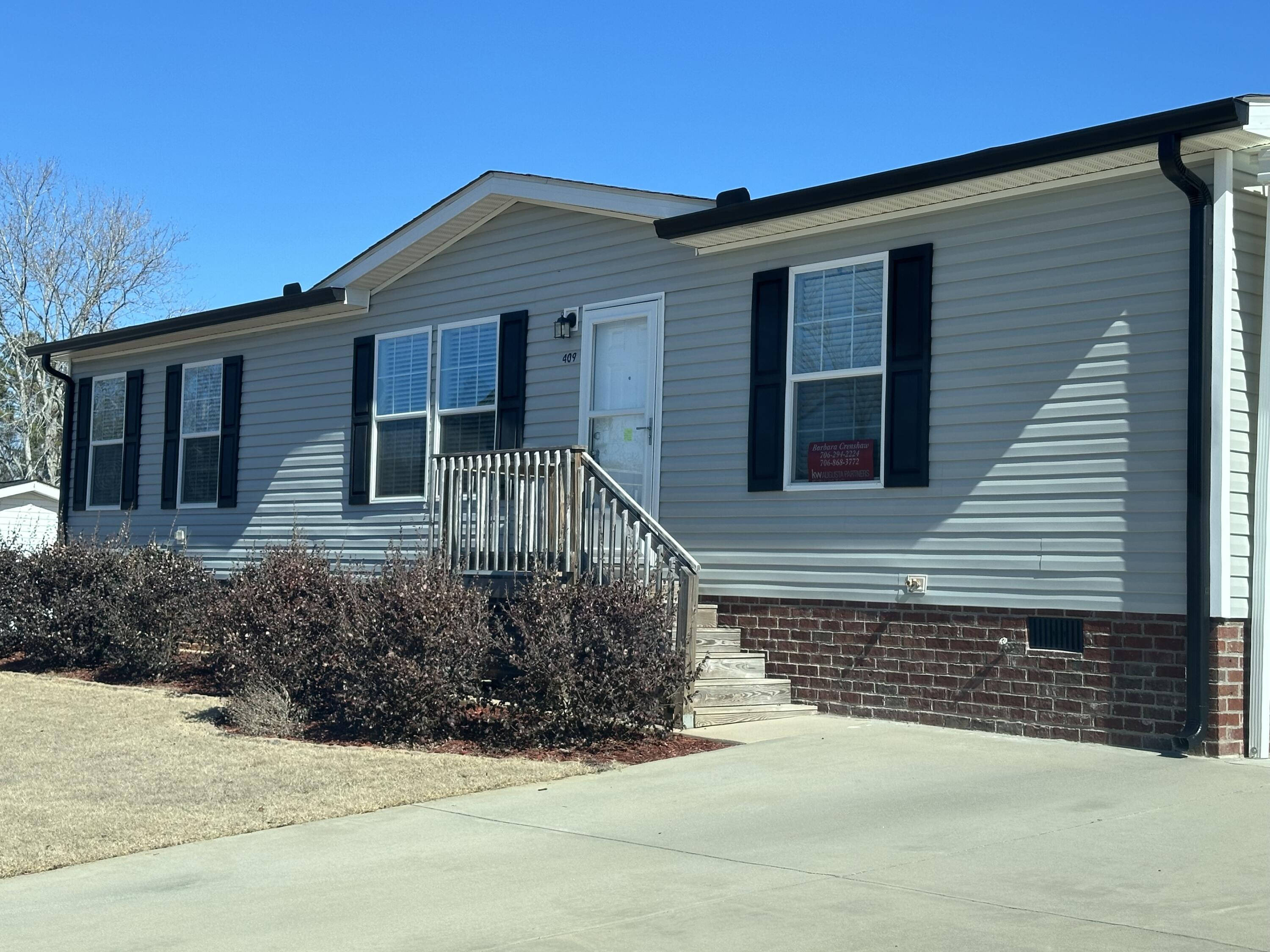 409 Constitution Avenue Property Photo 2