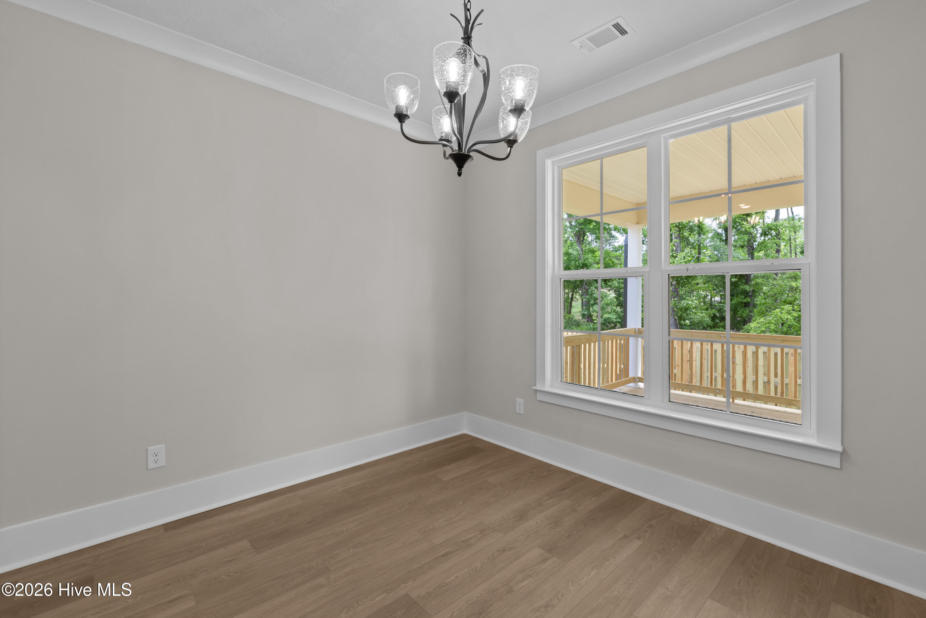 689 Ronaldsay Road Property Photo 12