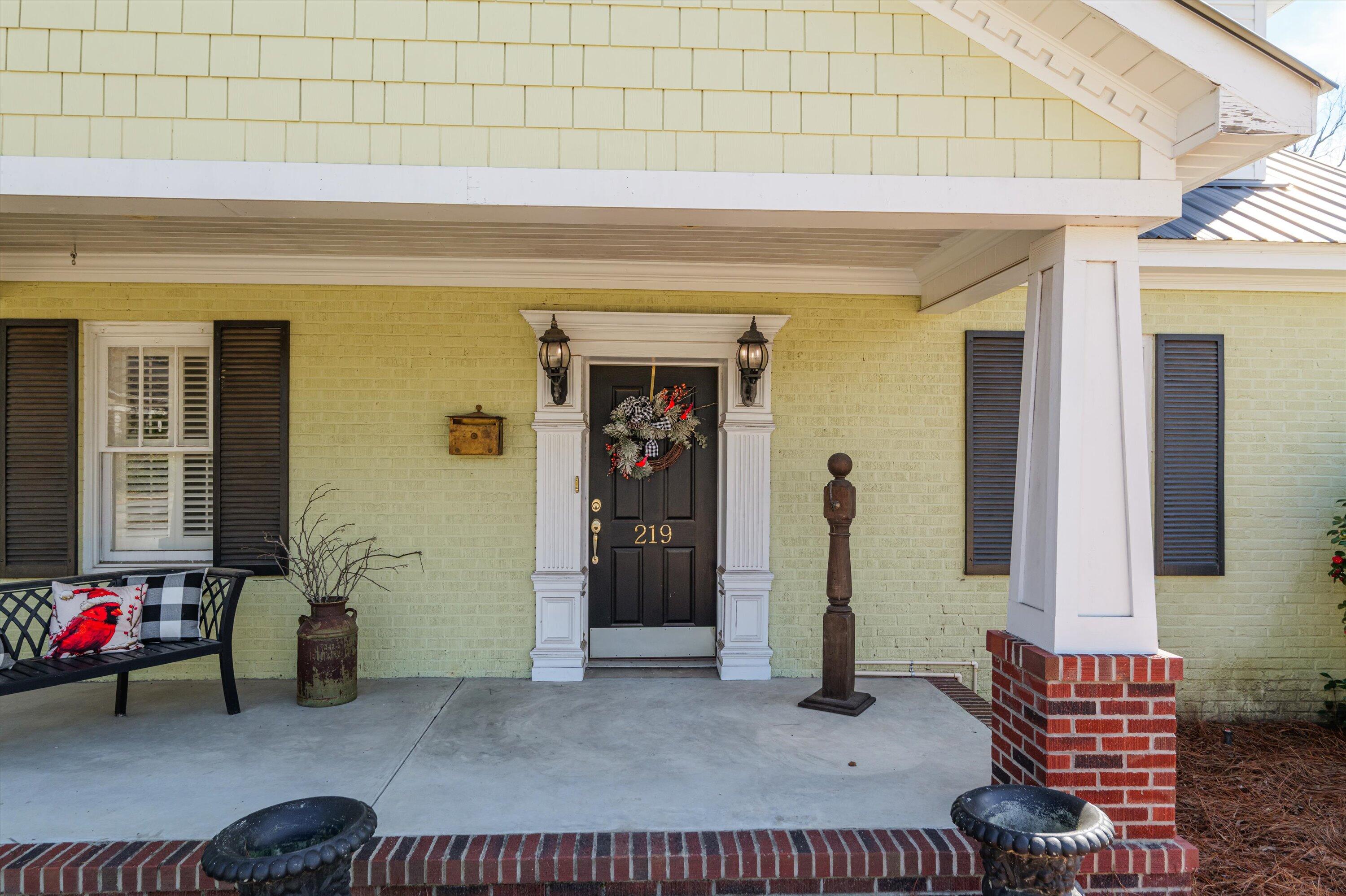 219 White Oak Street Property Photo 3