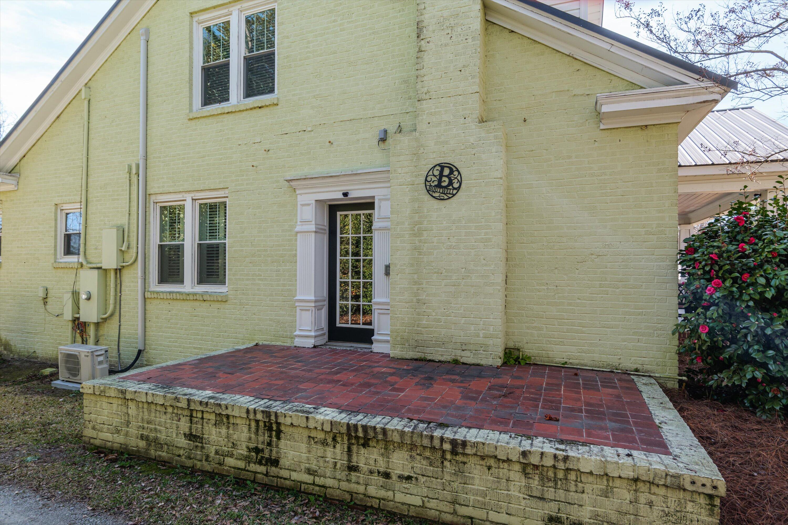 219 White Oak Street Property Photo 4