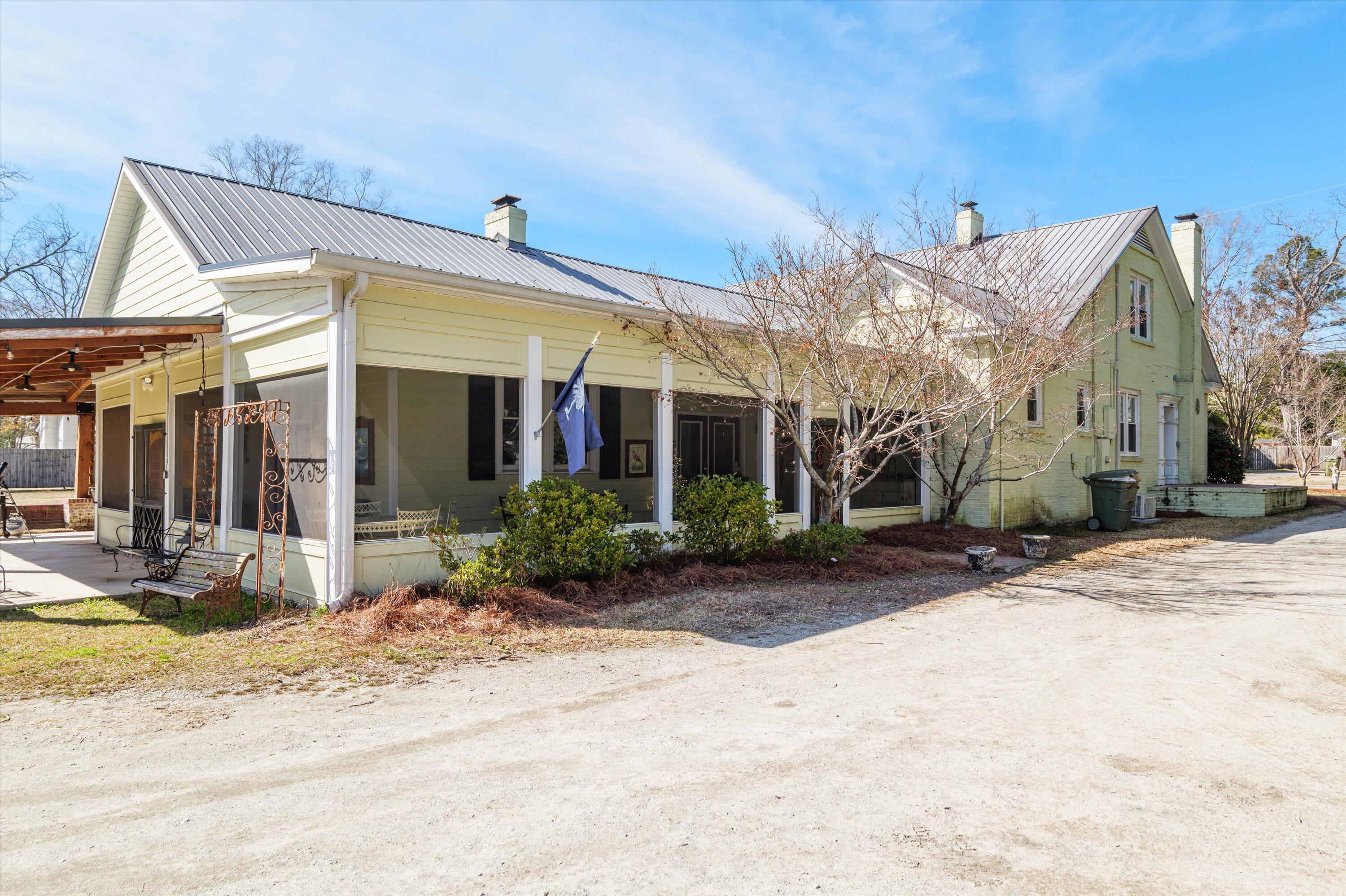 219 White Oak Street Property Photo 6
