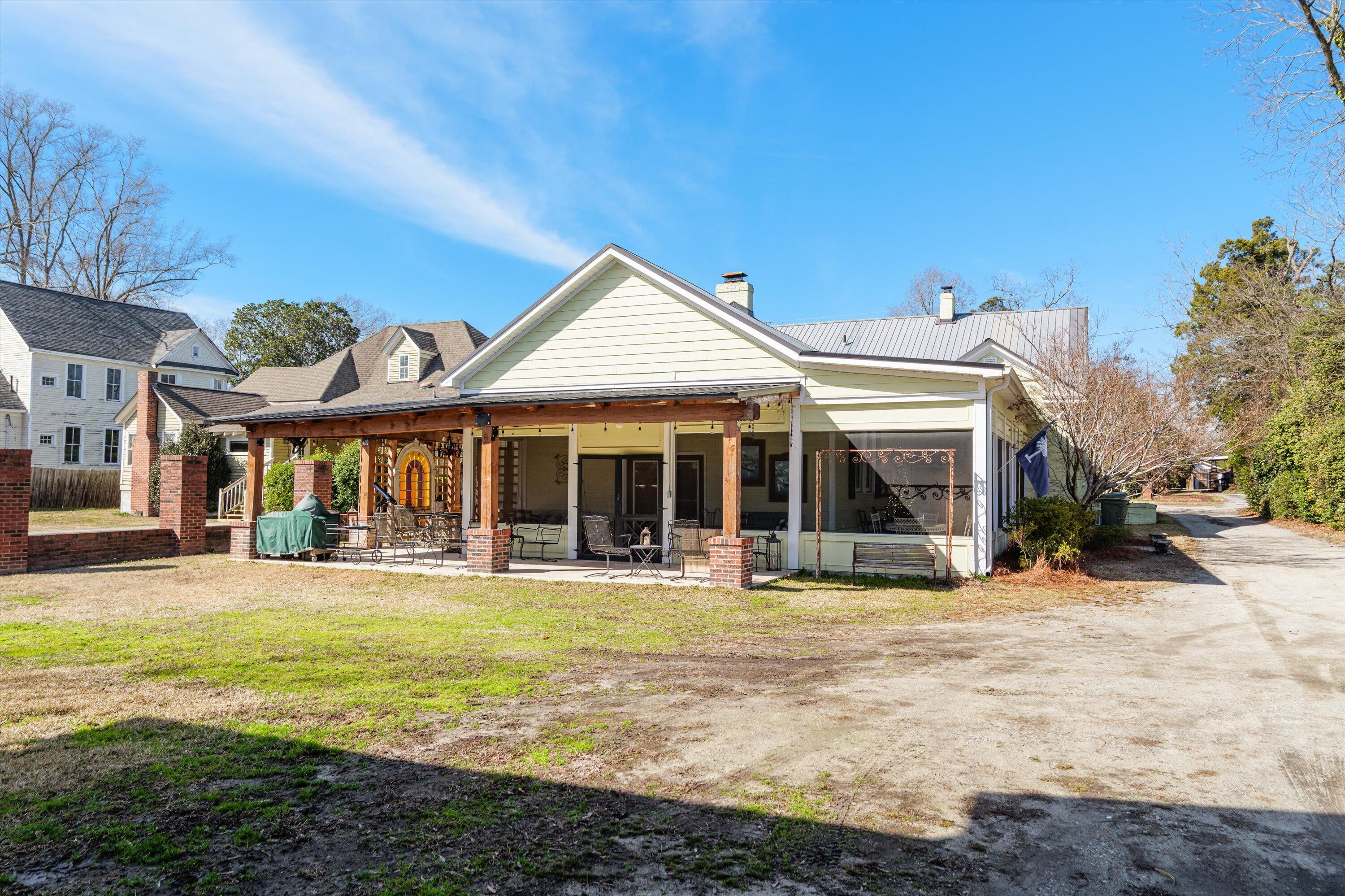 219 White Oak Street Property Photo 7