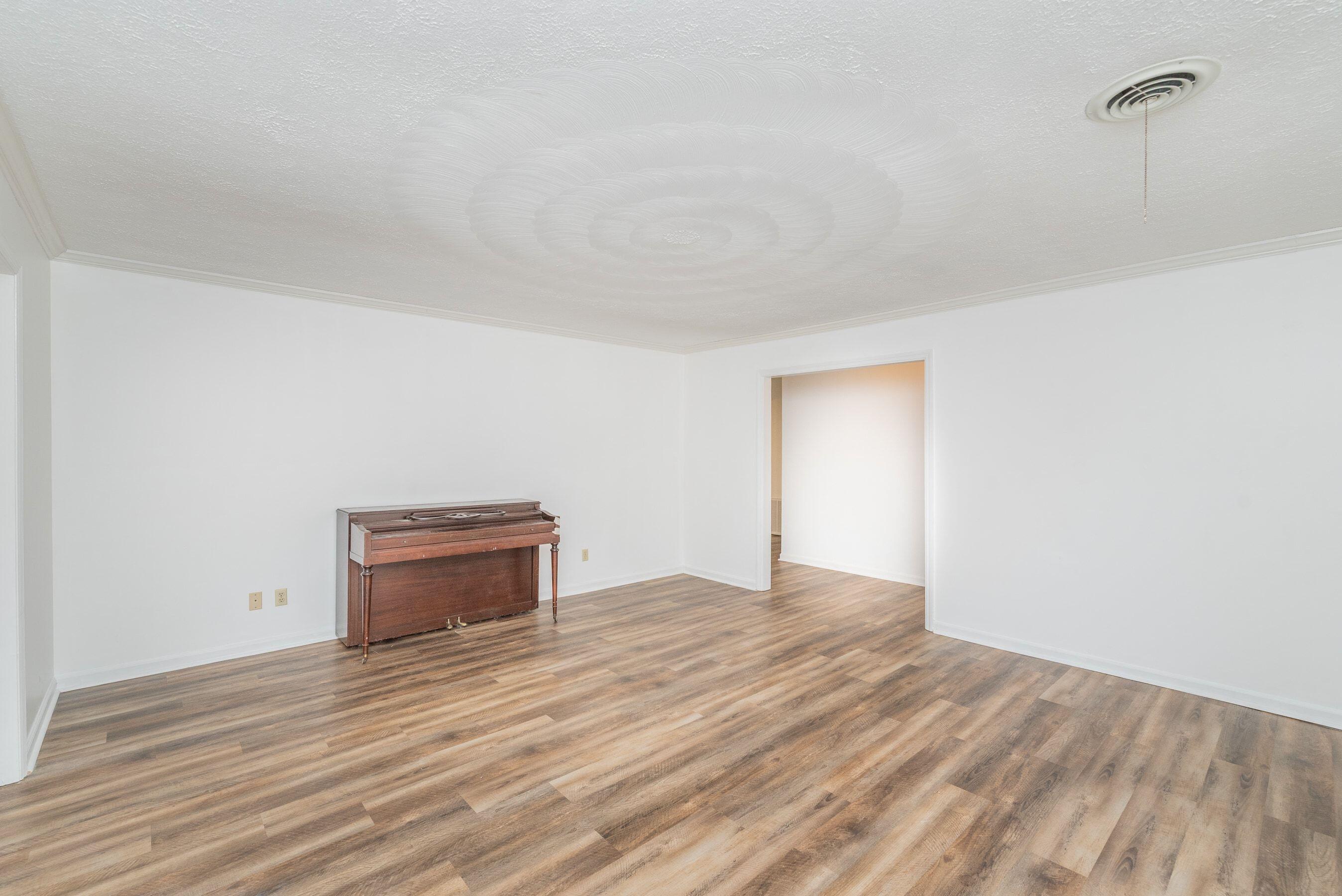 48 Vanderbilt Drive Property Photo 11