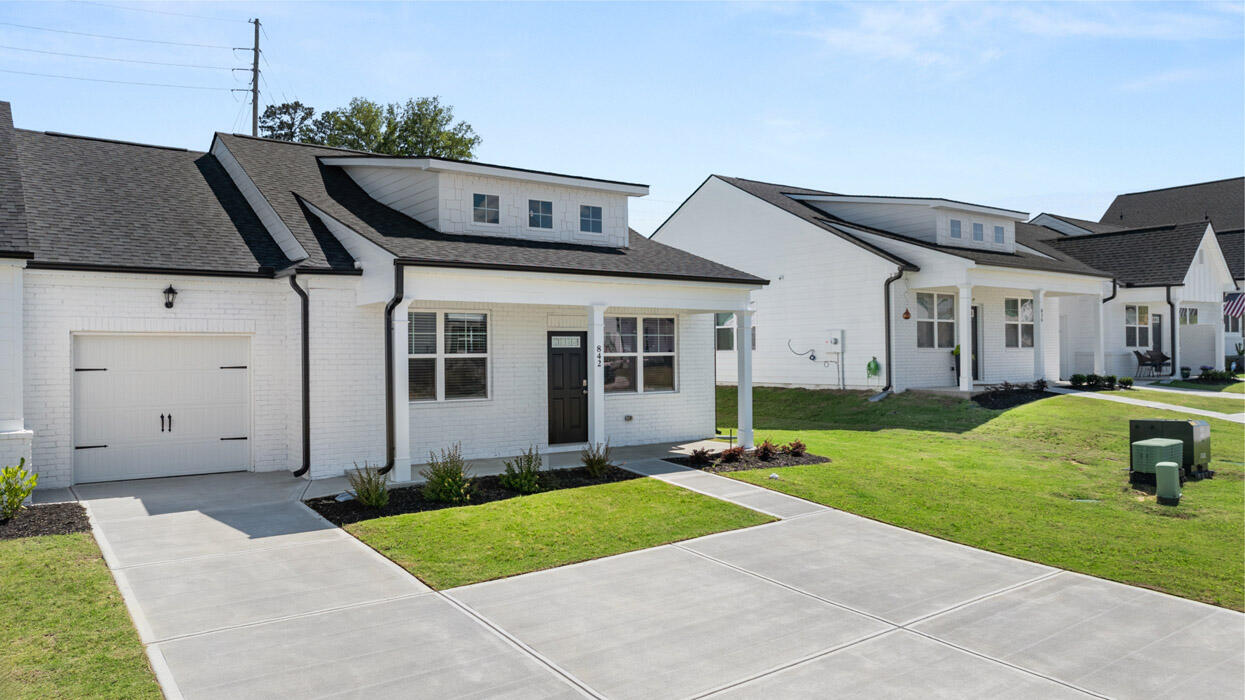 807 Feldspar Manor Property Photo 3