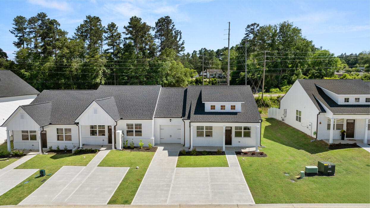 807 Feldspar Manor Property Photo 4