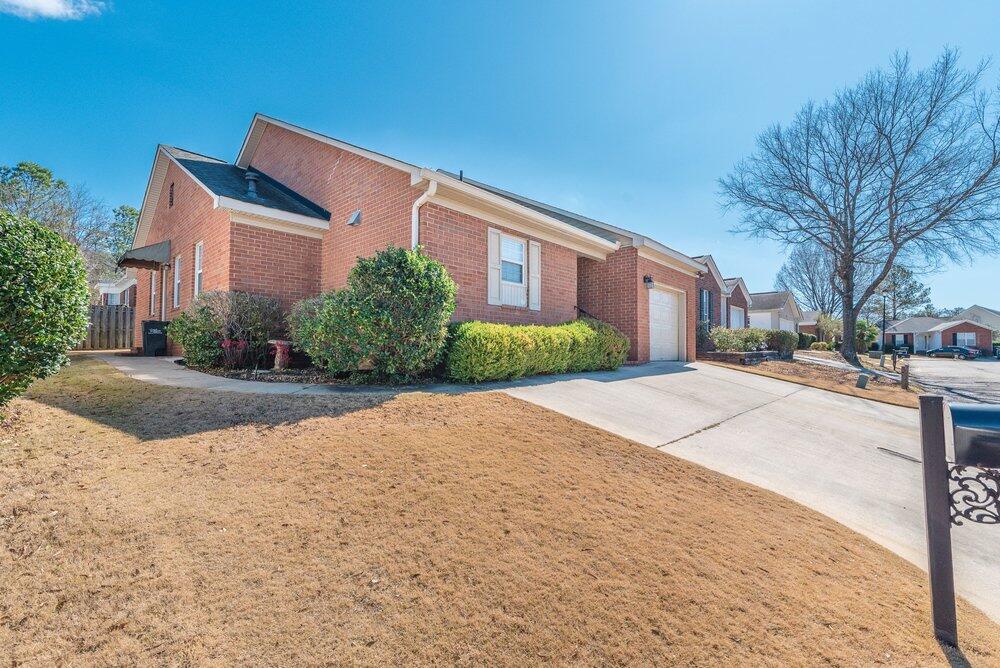 1217 Kendal Court Property Photo 4