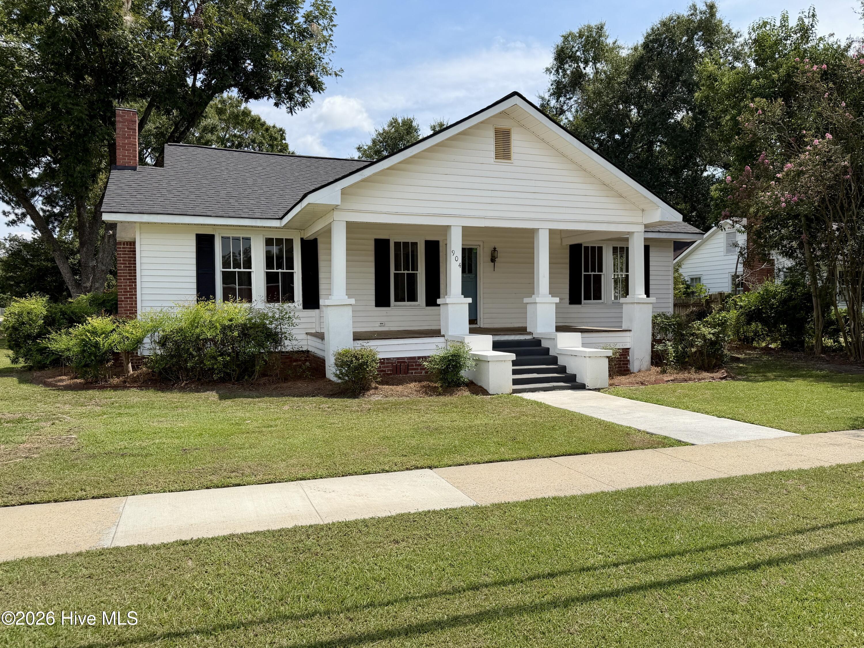 904 Girard Avenue Property Photo 1
