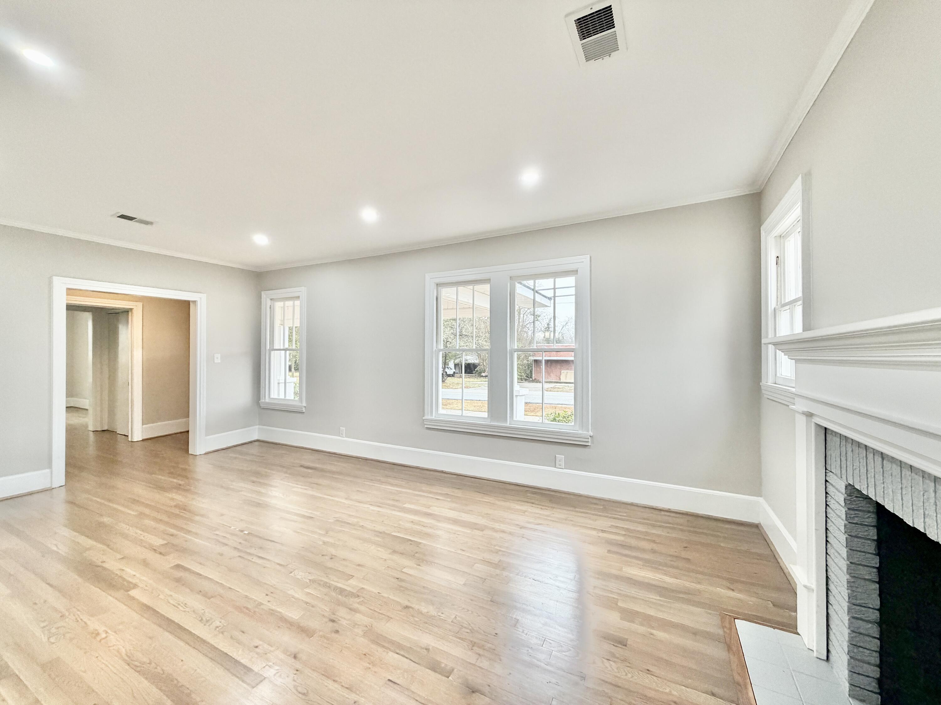 904 Girard Avenue Property Photo 6