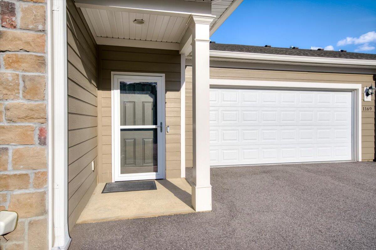1169 Brookstone Way Property Photo 4