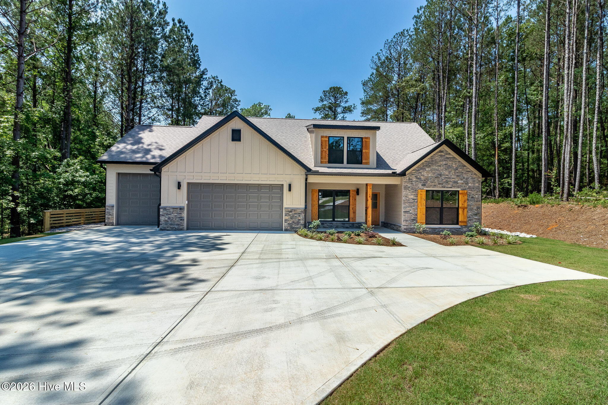 1036 Longleaf Way Property Photo 1