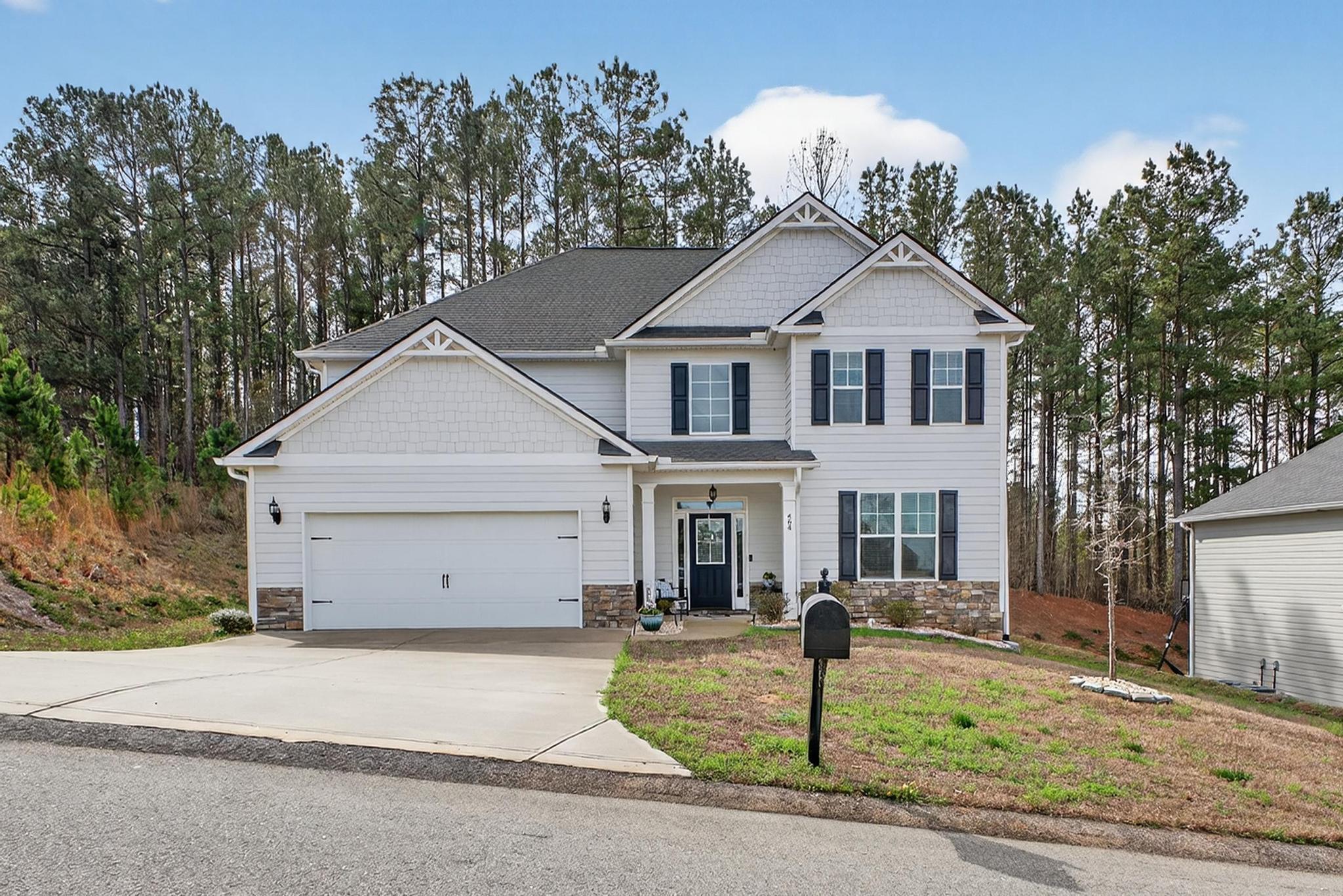 464 Equinox Loop Property Photo 1