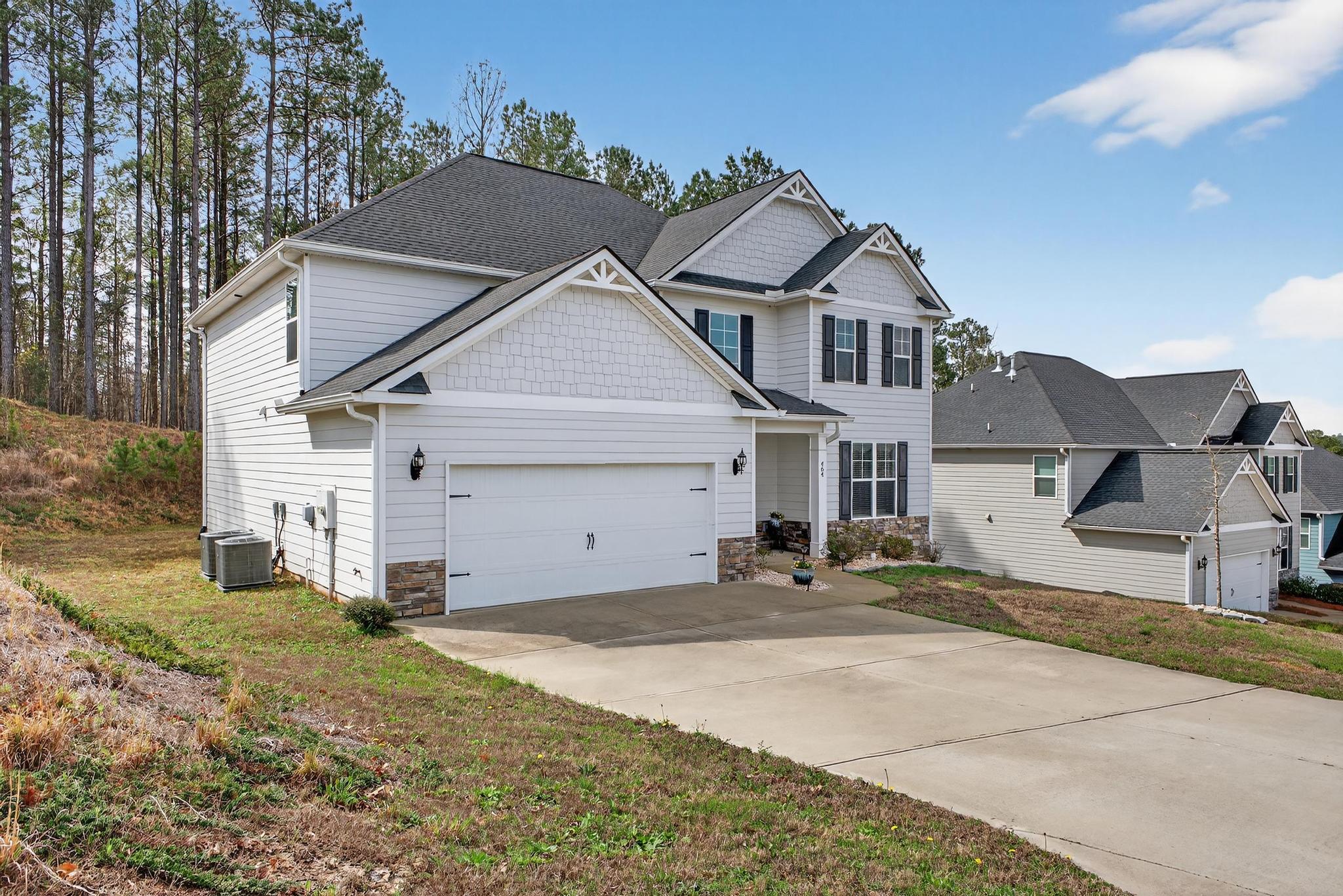 464 Equinox Loop Property Photo 2