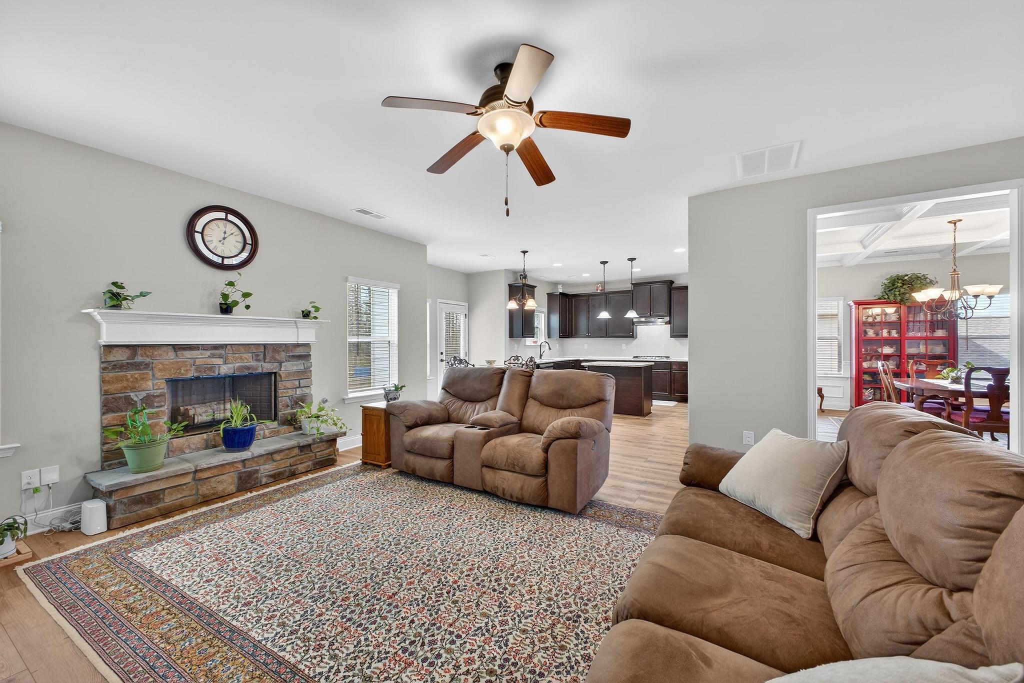 464 Equinox Loop Property Photo 5