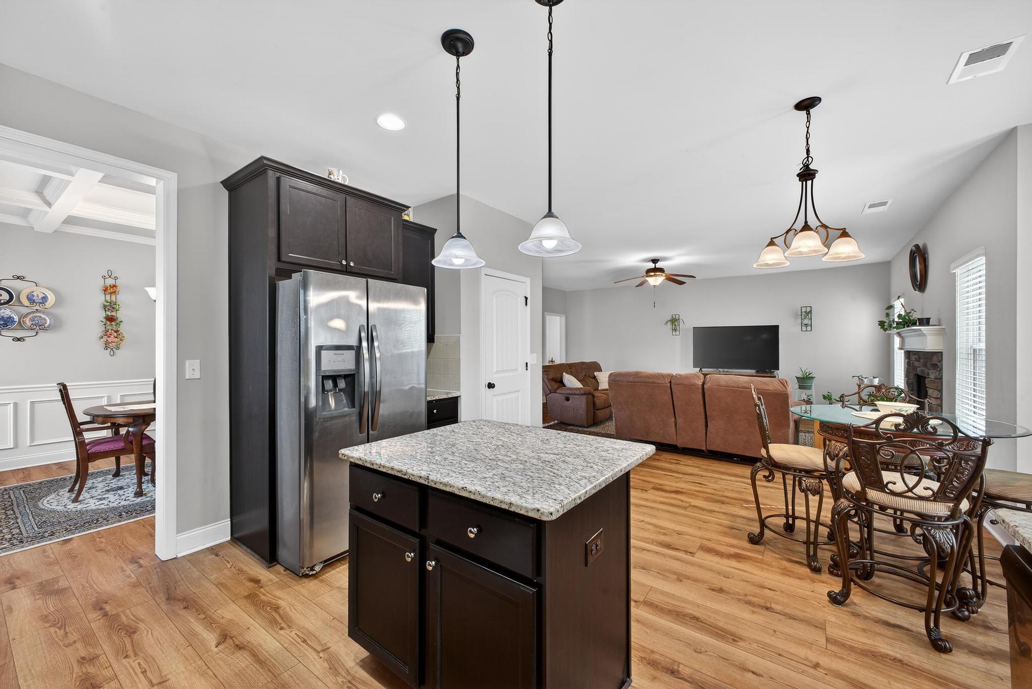 464 Equinox Loop Property Photo 13