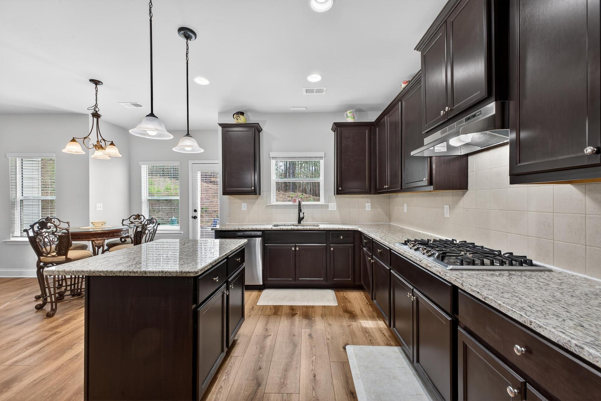 464 Equinox Loop Property Photo 14