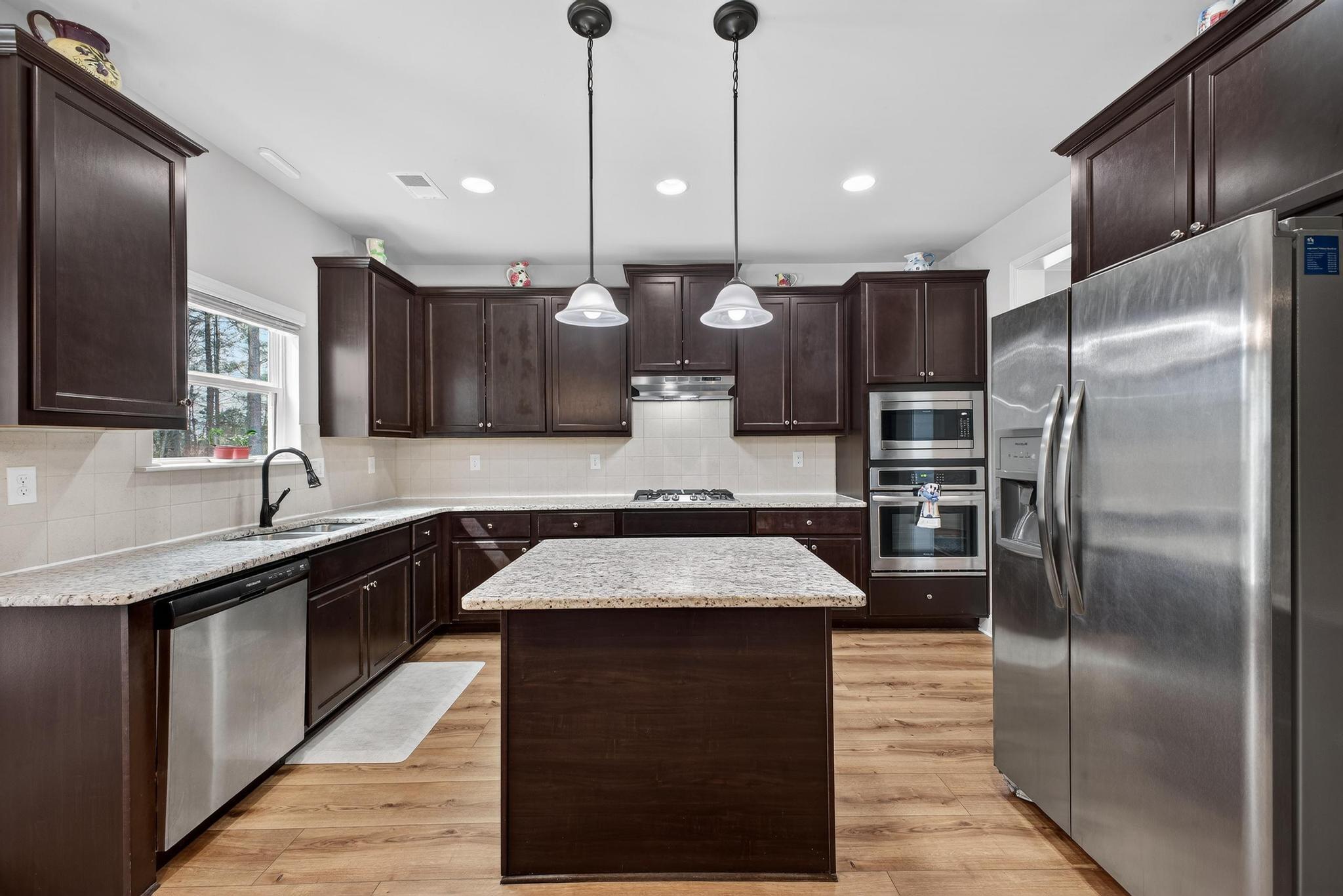 464 Equinox Loop Property Photo 15