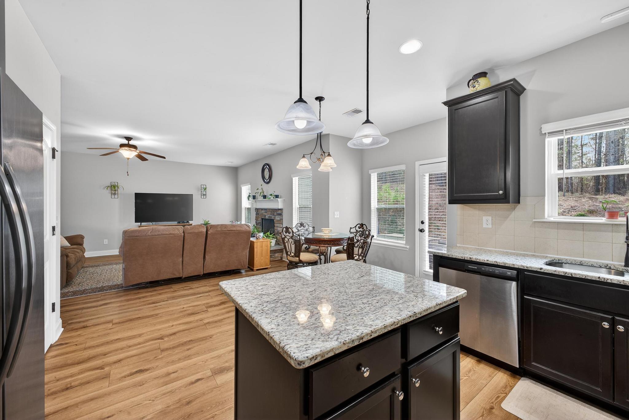 464 Equinox Loop Property Photo 16