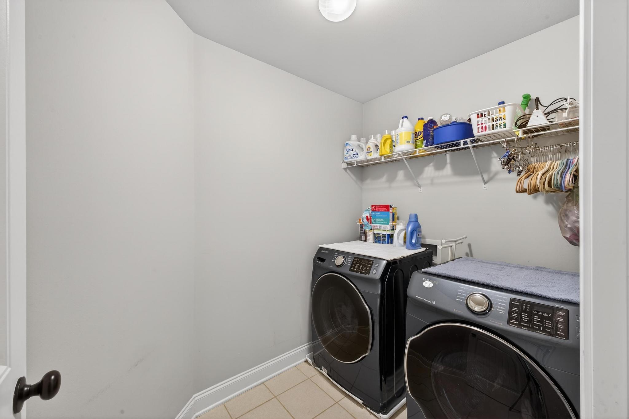 464 Equinox Loop Property Photo 28