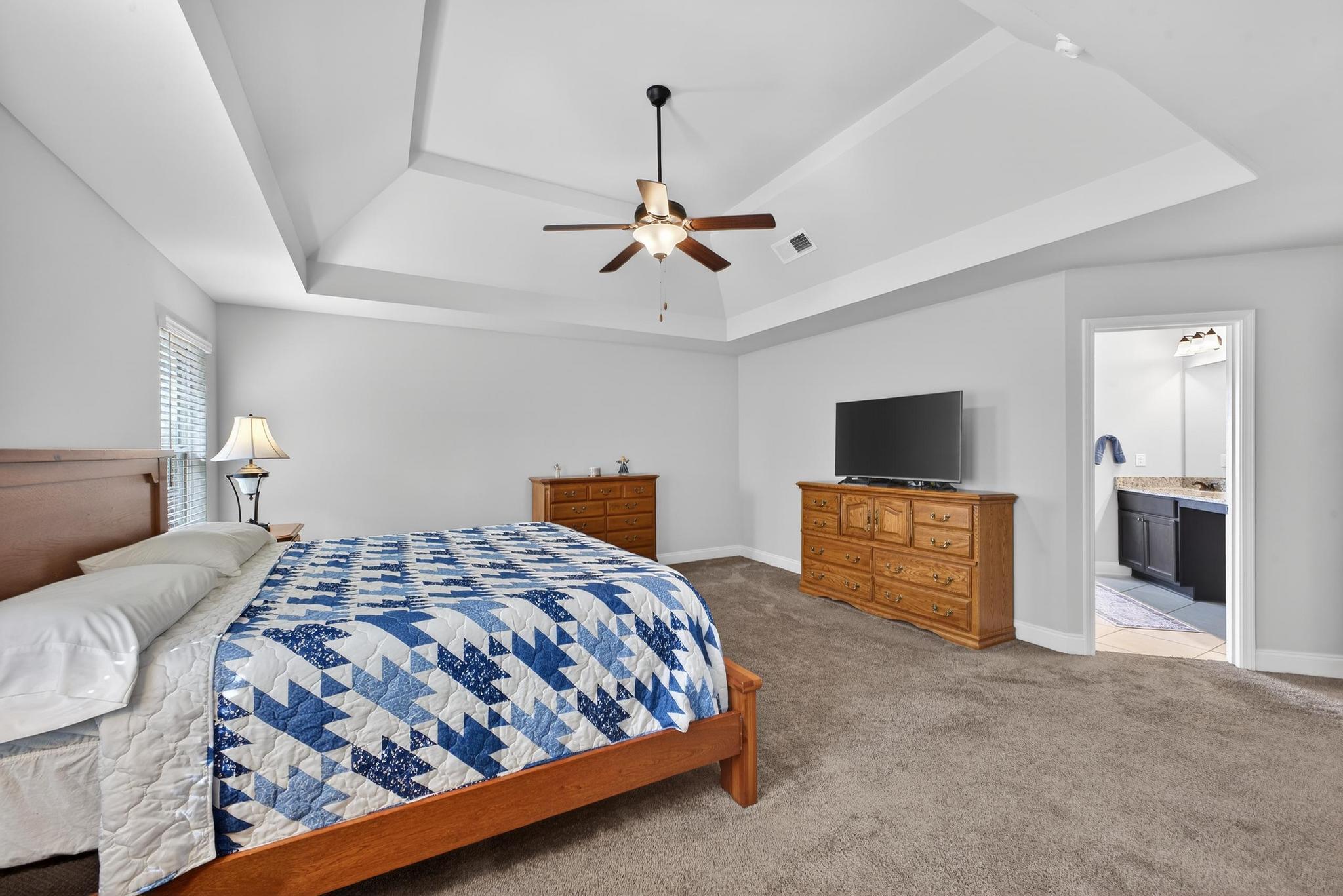 464 Equinox Loop Property Photo 32