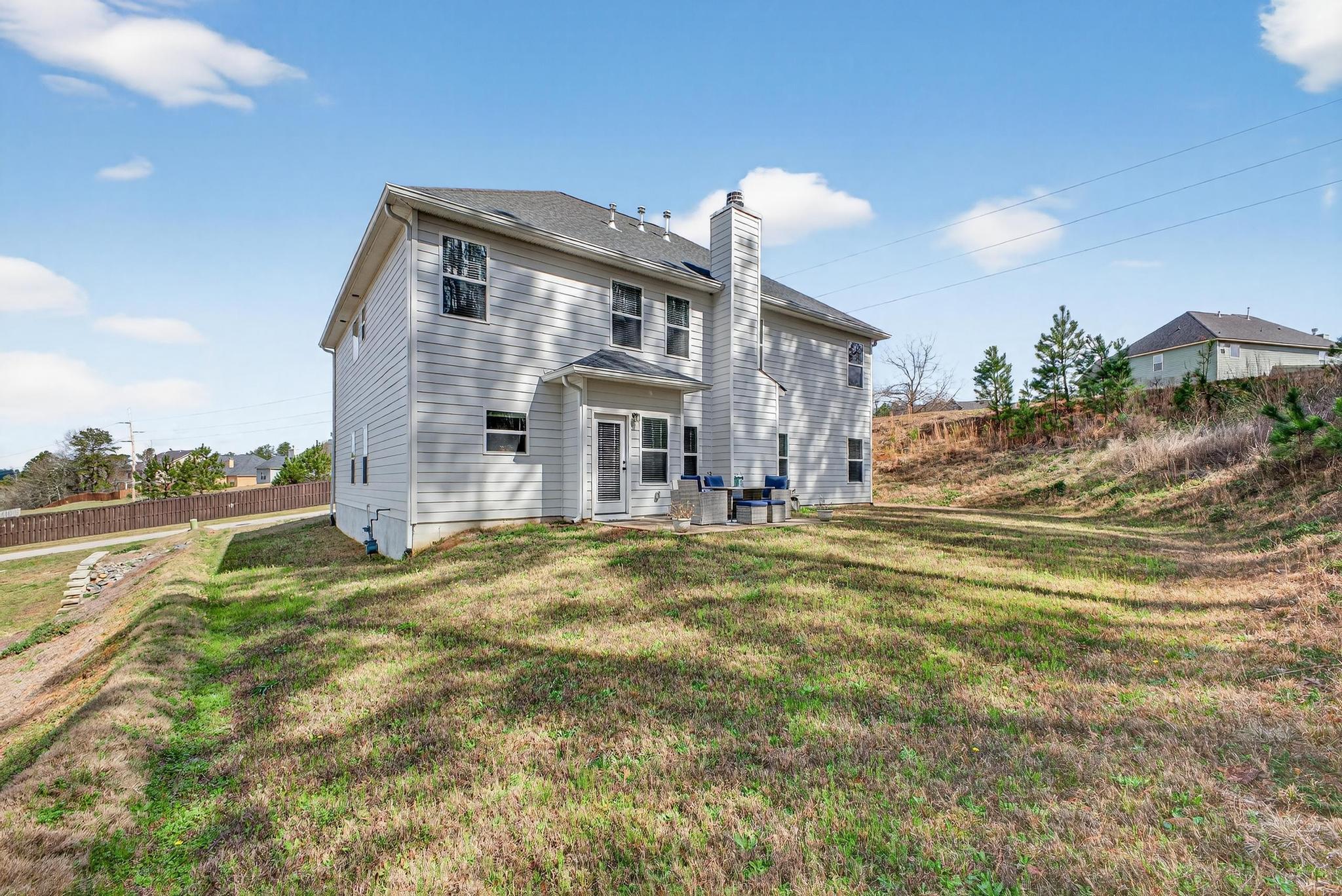 464 Equinox Loop Property Photo 44