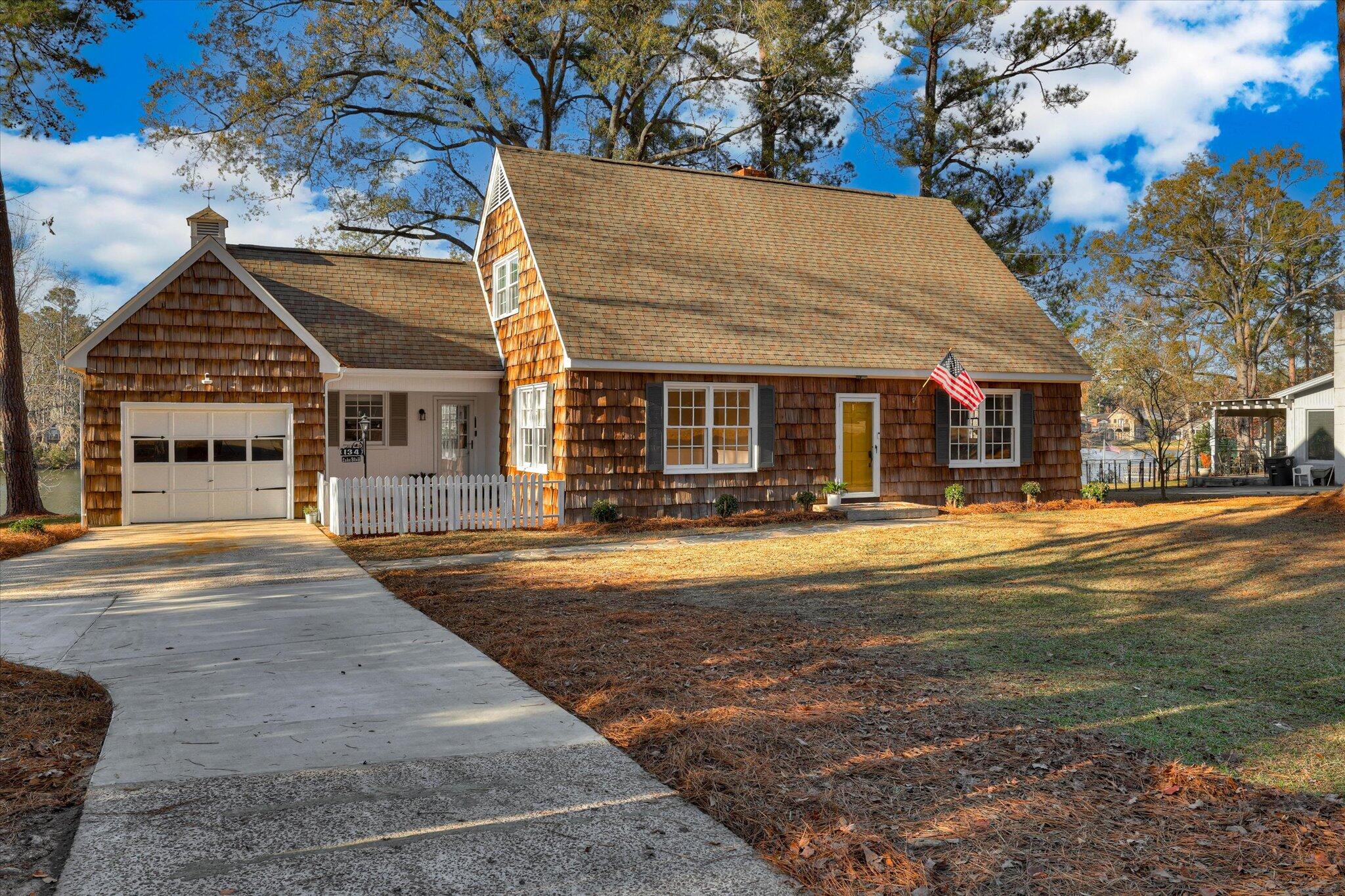 134 Lake Bluff Drive Property Photo 4
