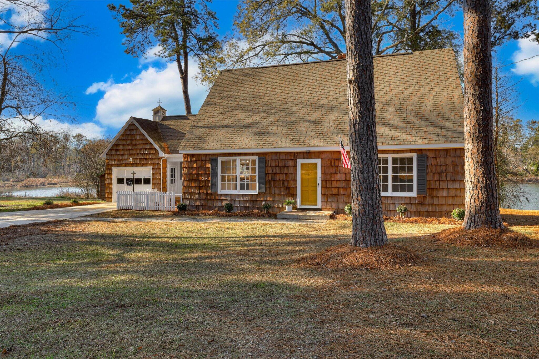 134 Lake Bluff Drive Property Photo 5