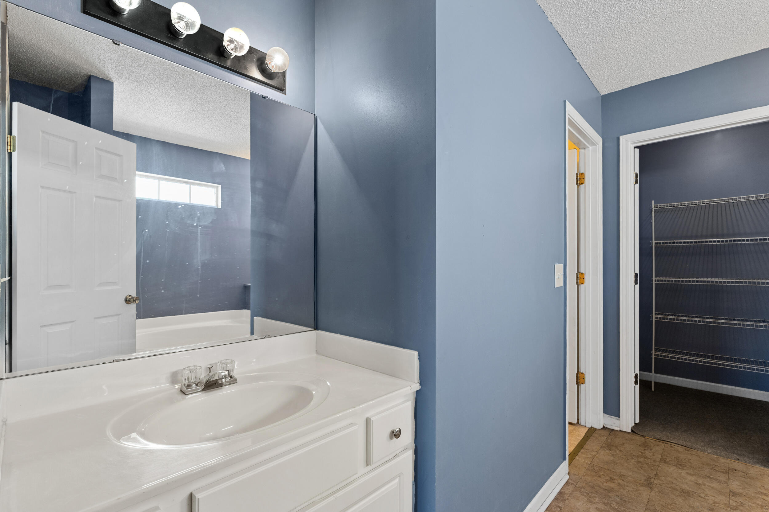 245 Fox Grove Circle Property Photo 18