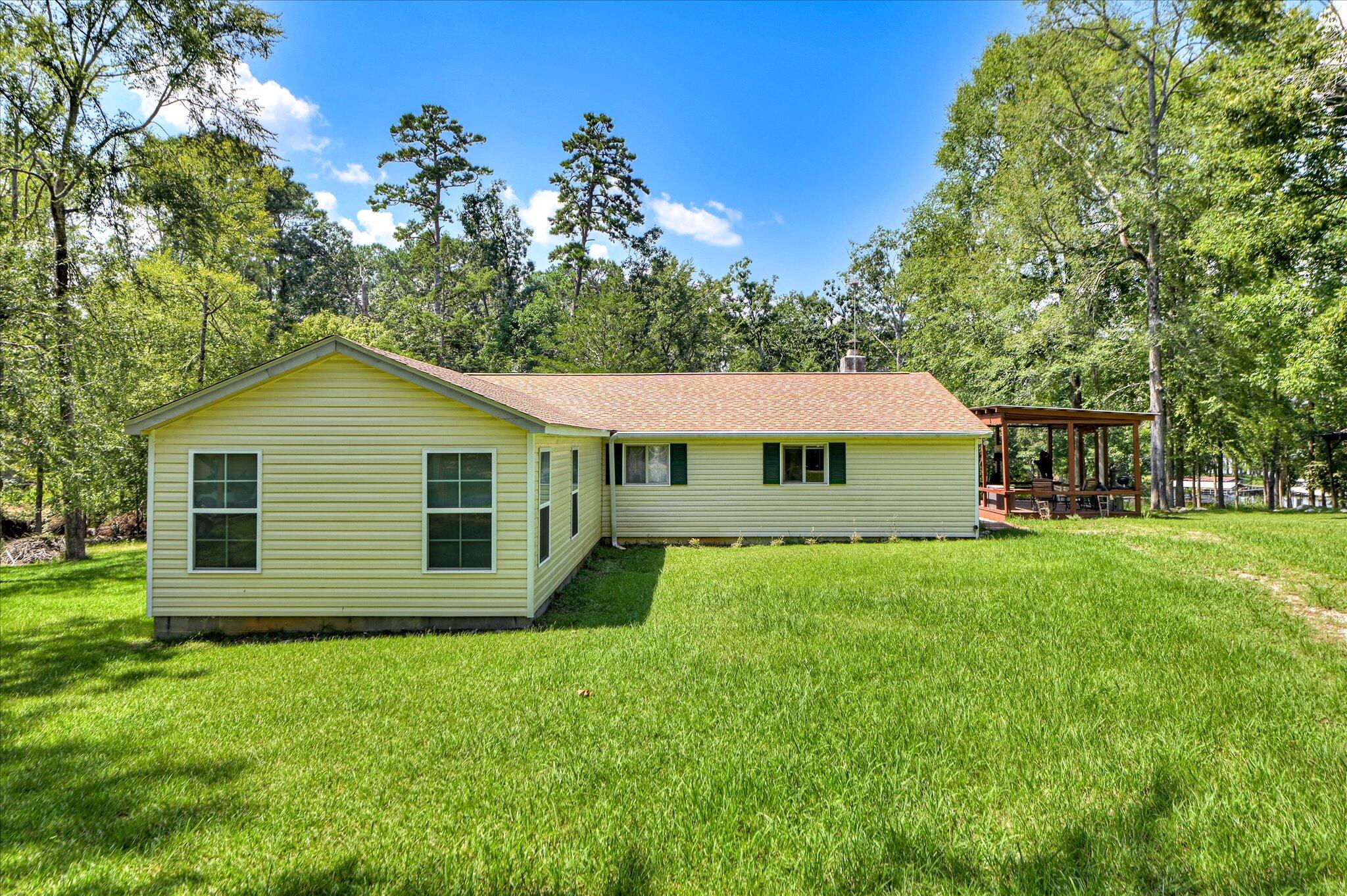 1129 Lakeside Drive Property Photo 2